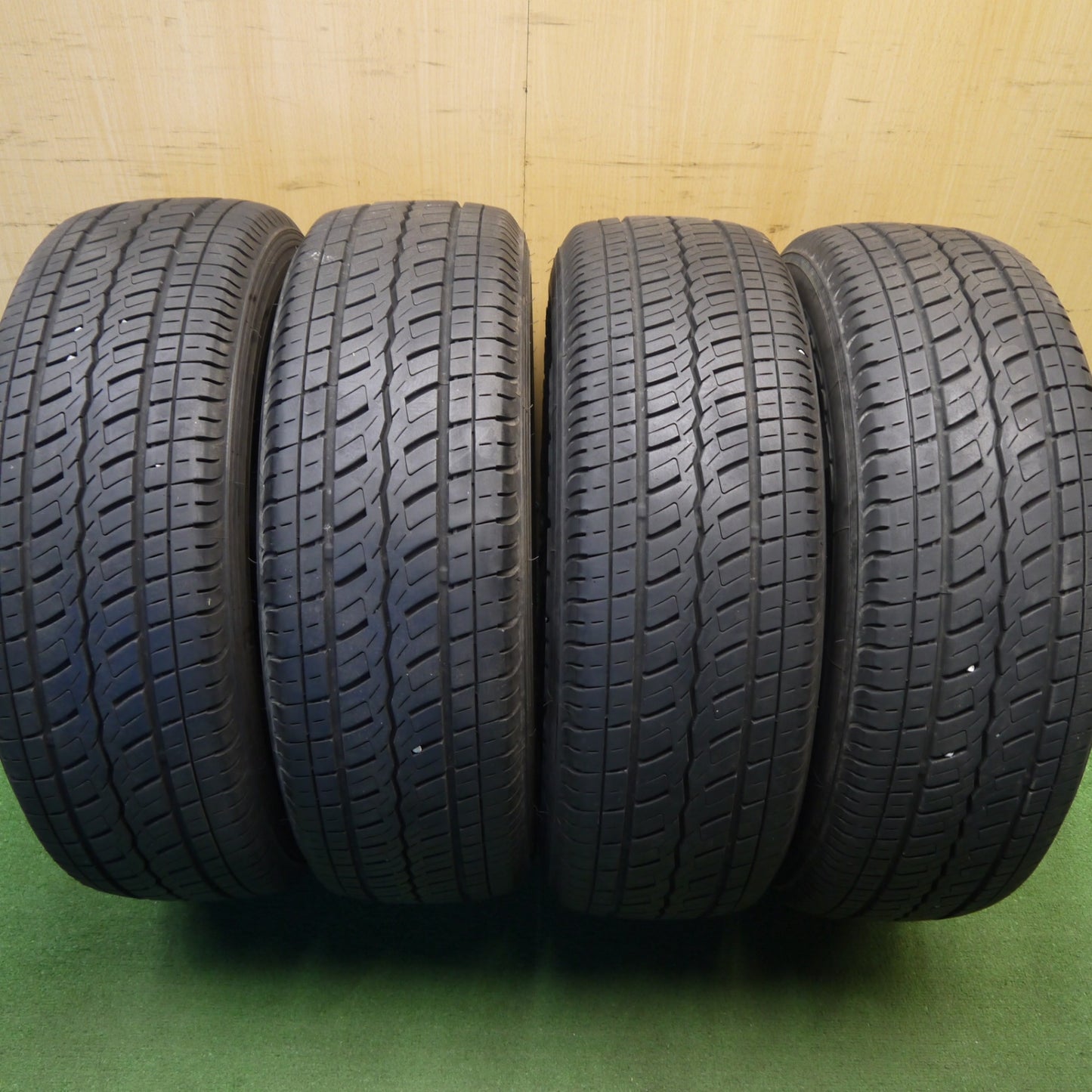 バリ溝！9.5分★215/60R17 109/107R トーヨー H20 ホワイトレター BOXISM 25b ボクシズム ボクシースタイル 17インチ PCD139.7/6H★6033005Hノ