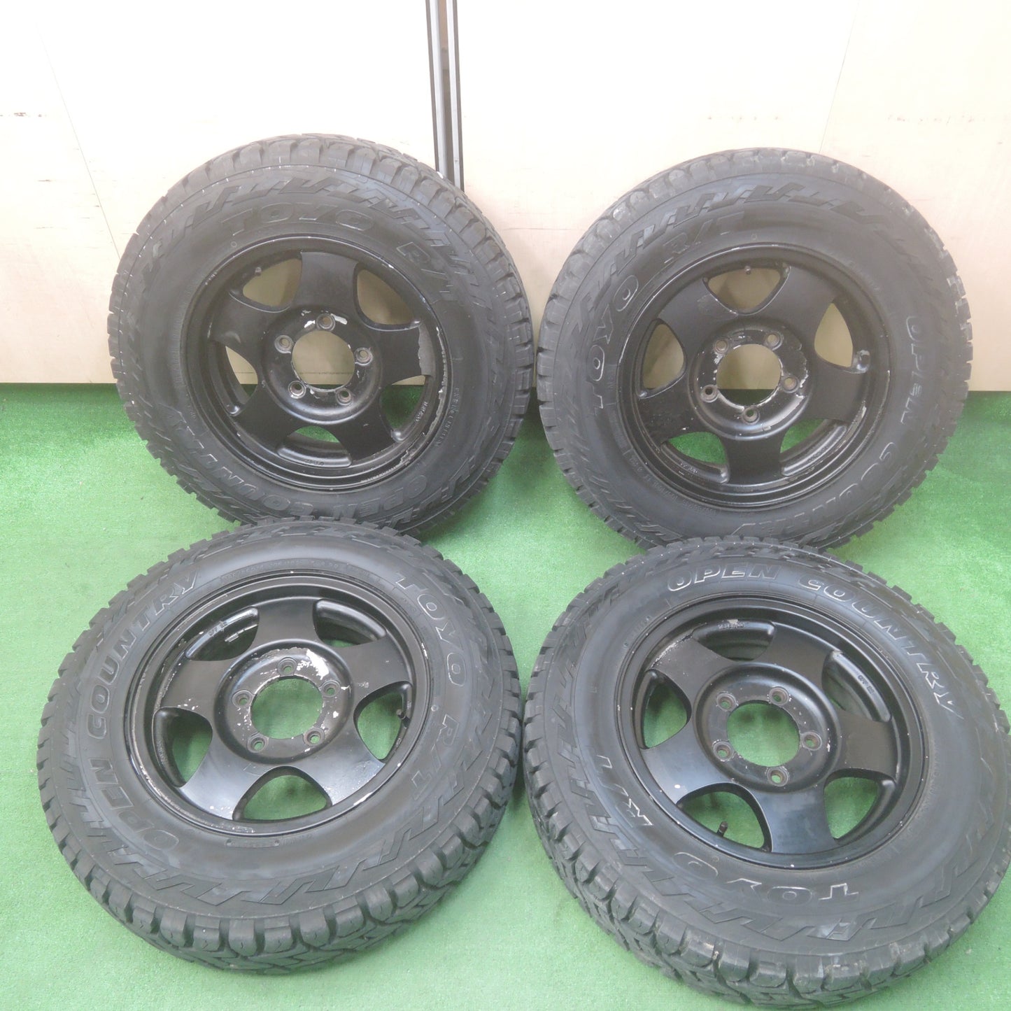 *送料無料* バリ溝！9.5分★スズキ ジムニー 純正 ENKEI 185/85R16 105/103L 8PR トーヨー R/T オープンカントリー エンケイ PCD139.7/5H★4042412KMノ
