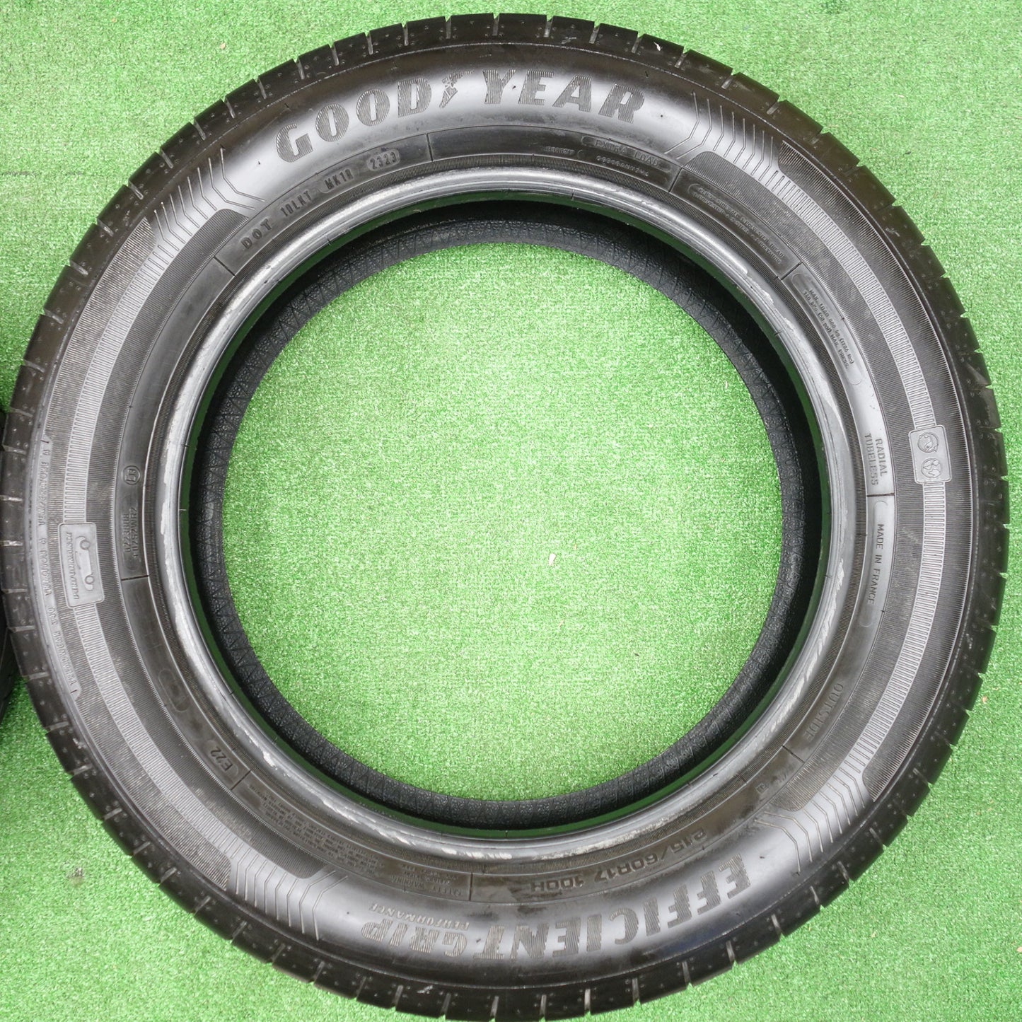 新車外し！23年★215/60R17 グッドイヤー EFFICIENTGRIP PERFORMANCE タイヤ 17インチ C-HR アルファード ヴェルファイア 等★5121505KTノタ