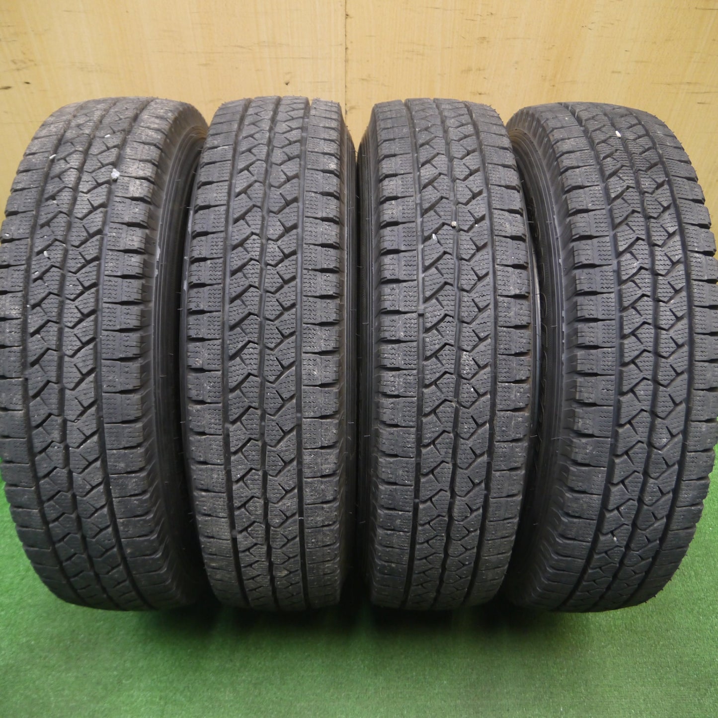 [送料無料] バリ溝！23年！キレイ！9.5分以上★スタッドレス 165/80R14 91/90N ブリヂストン ブリザック VL1 スチール ホイール 14インチ PCD100/4H★4121807Hス