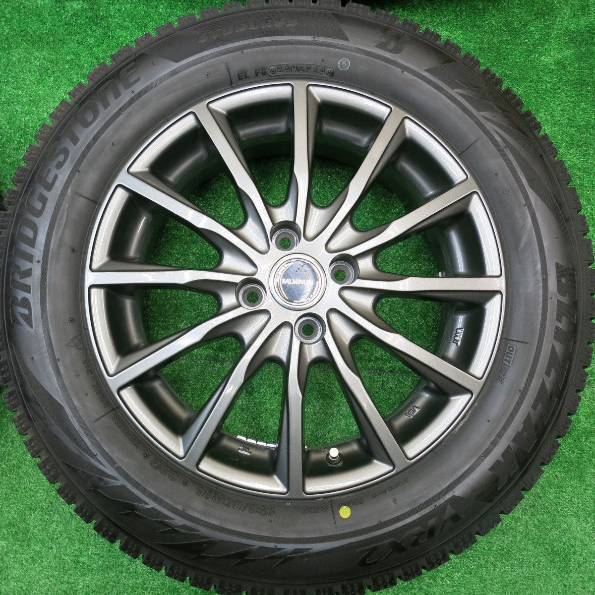 バリ溝！24年！キレイ！9.5分☆スタッドレス 195/65R16