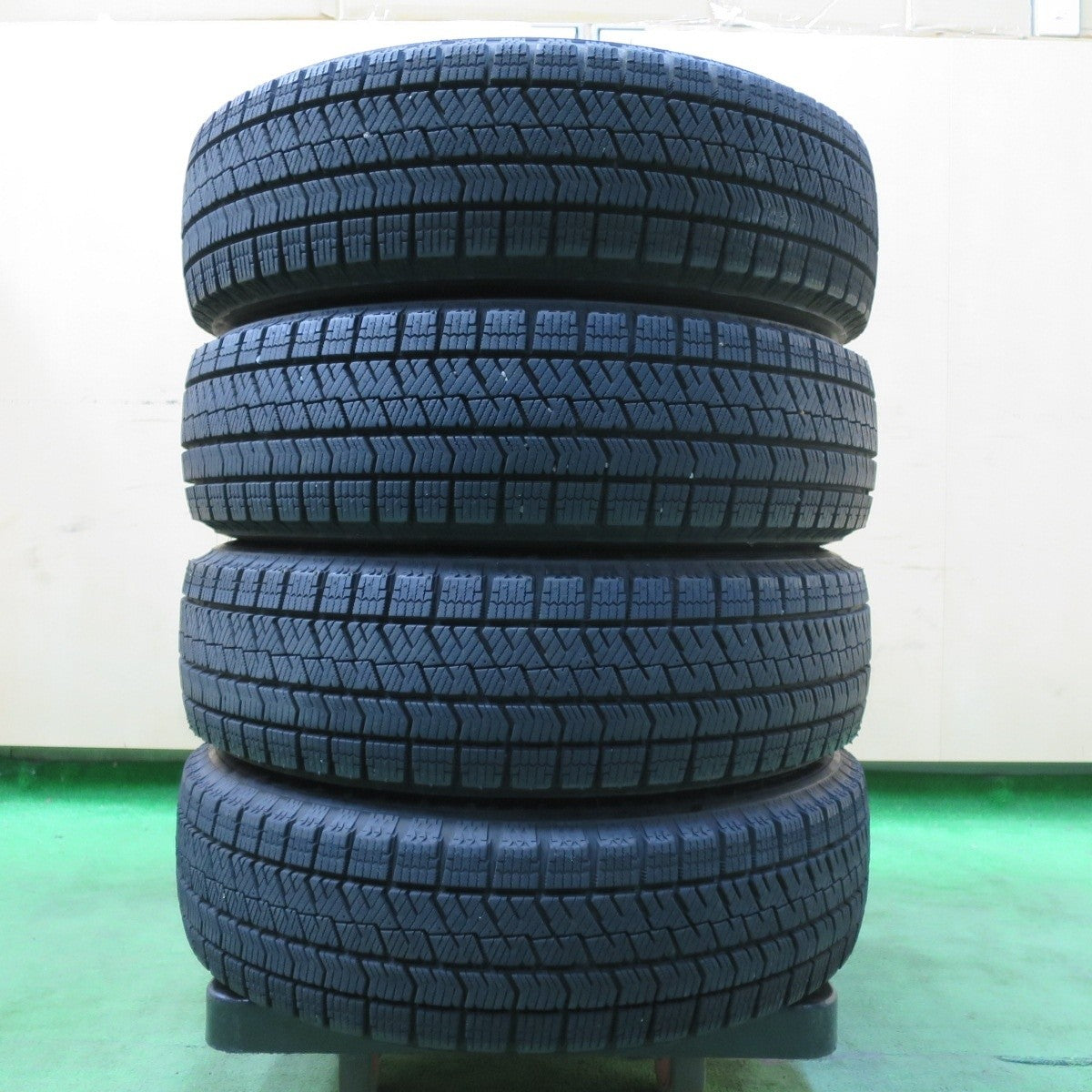 バリ溝！22年！9.5分以上★スタッドレス 155/65R14 ブリヂストン ブリザック VRX2 Exceeder エクシーダー 14インチ PCD100/4H★4113011イス