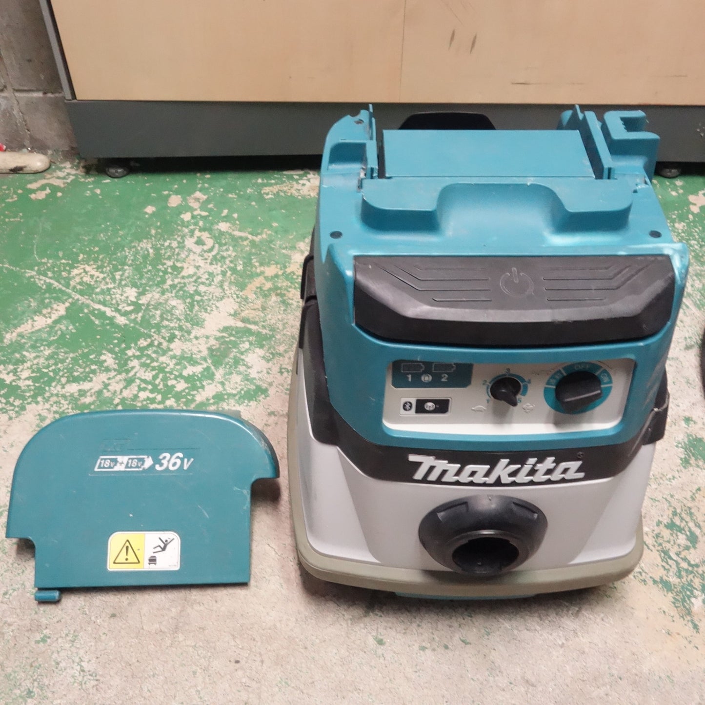 [送料無料] ☆マキタ 粉じん 専用 業務用 充電式 集じん機 36V VC864D 本体のみ 集塵 電動 工具☆