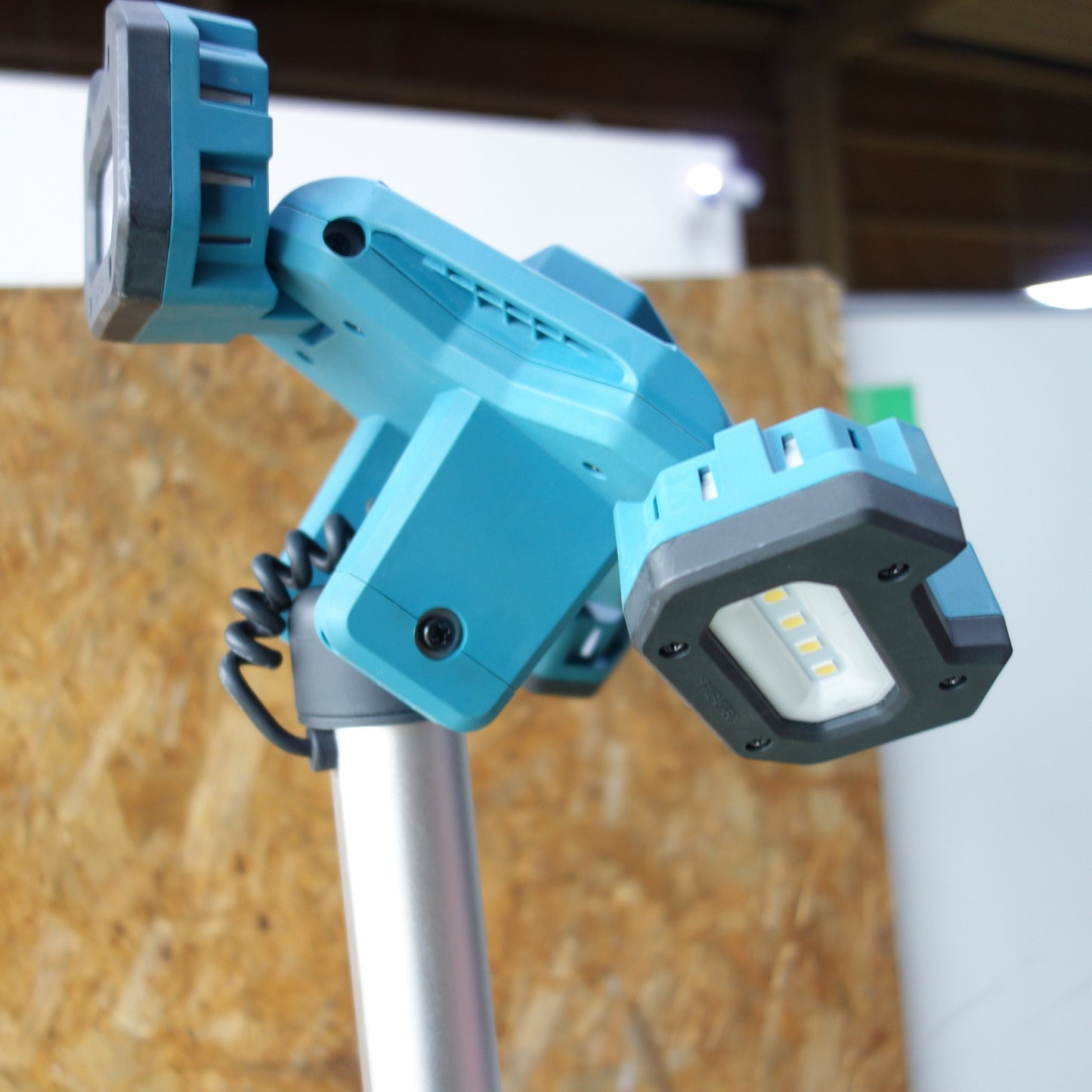 [送料無料] キレイ◆makita マキタ 充電式タワーライト ML814 投光器 照明 専用ショルダーバッグ付 本体のみ◆