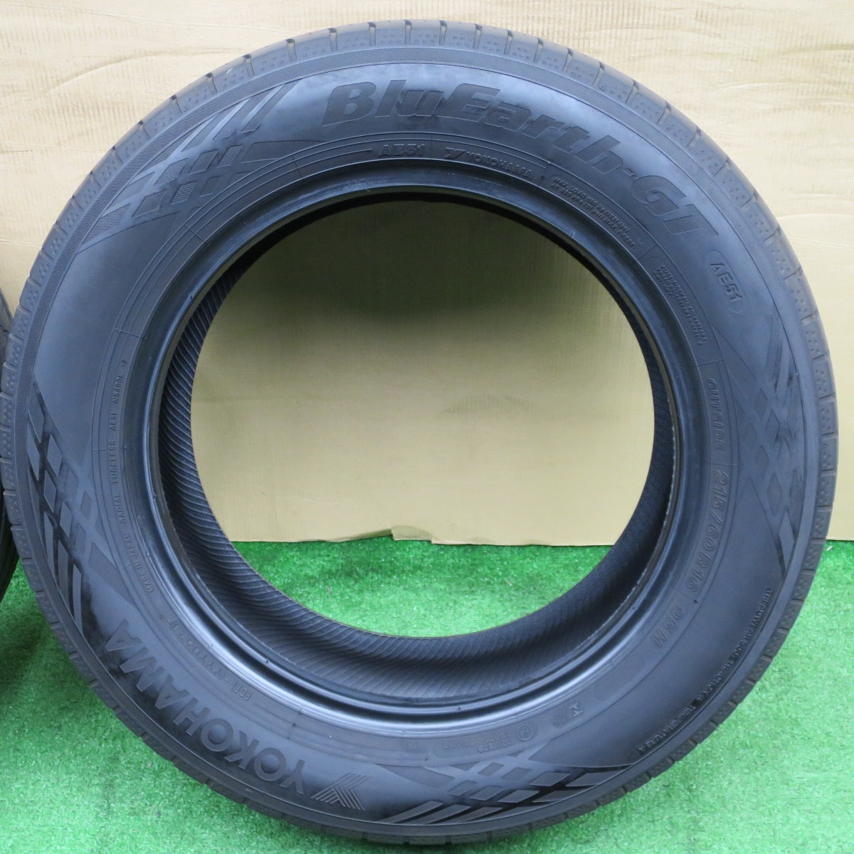 バリ溝！24年！9分★215/60R16 ヨコハマ BluEarth-GT AE51 タイヤ 16インチ マークX クラウン オデッセイ ヴェゼル ティアナ 等★6011702NKノタ