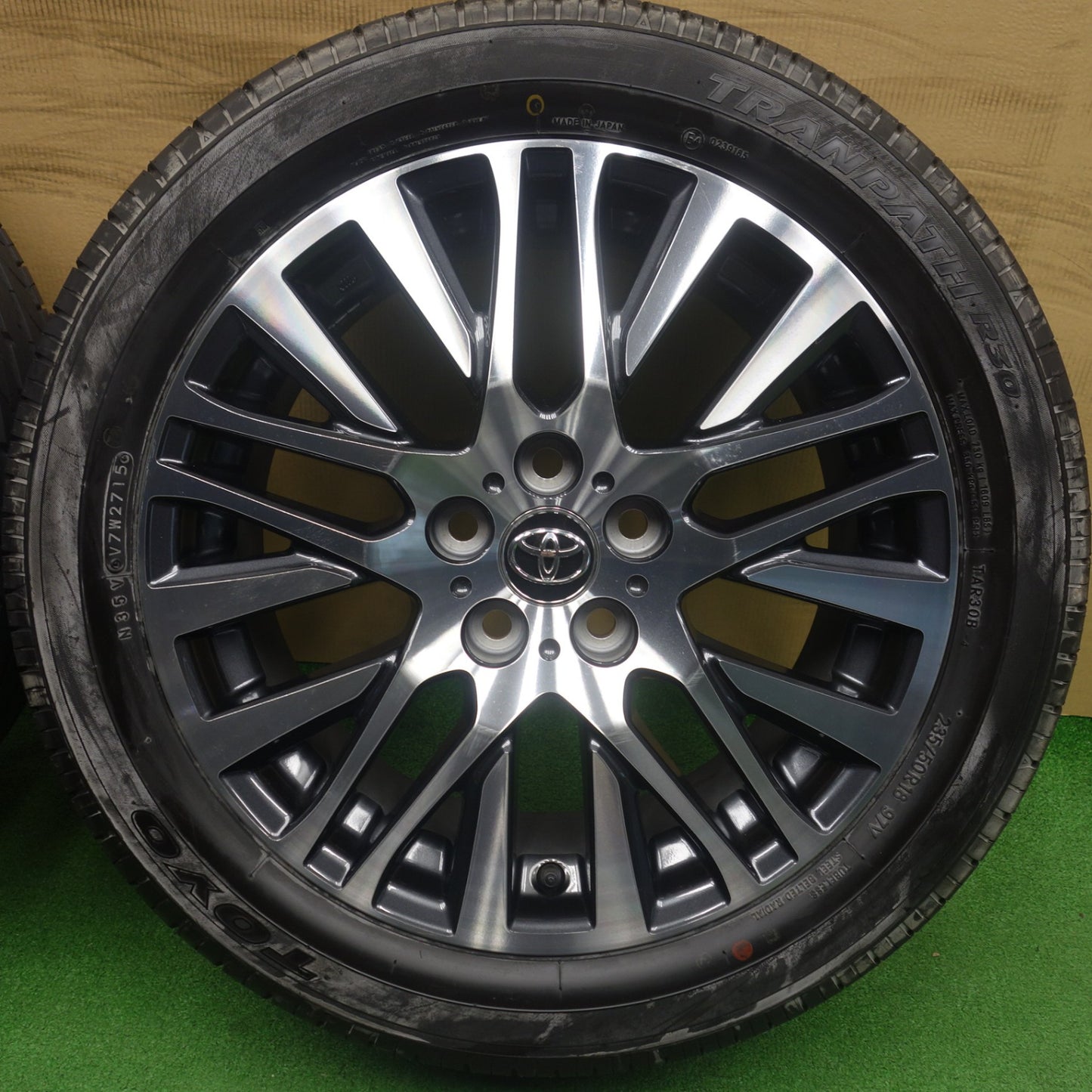 バリ溝！9.5分★トヨタ 30系 ヴェルファイア アルファード 純正 235/50R18 トーヨー トランパス R30 18インチ PCD114.3/5H★6052304KTノ