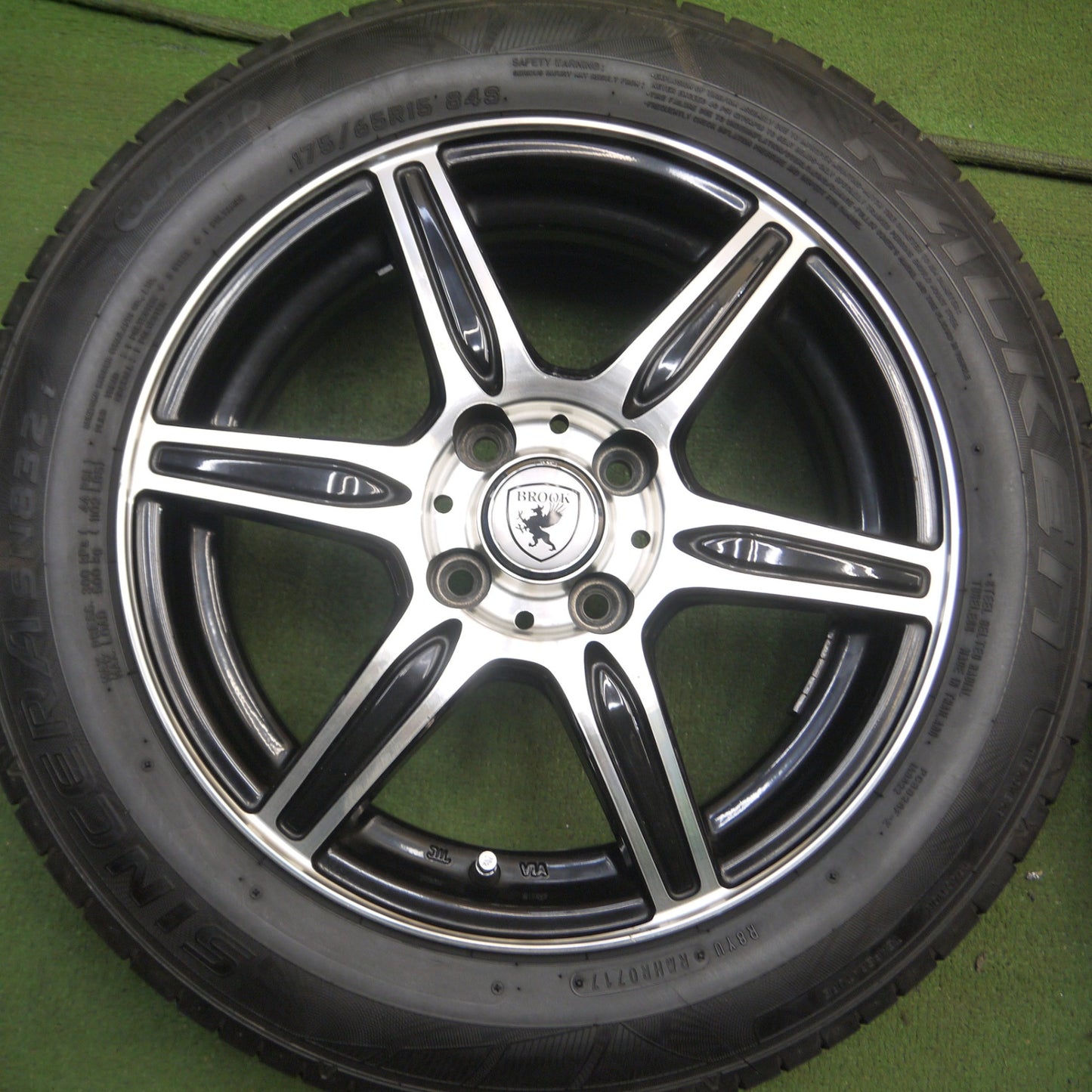 *送料無料* バリ溝！8.5分★175/65R15 ファルケン シンセラ SN832 BROOK ブルック 15インチ PCD100/4H★4040520Hノ