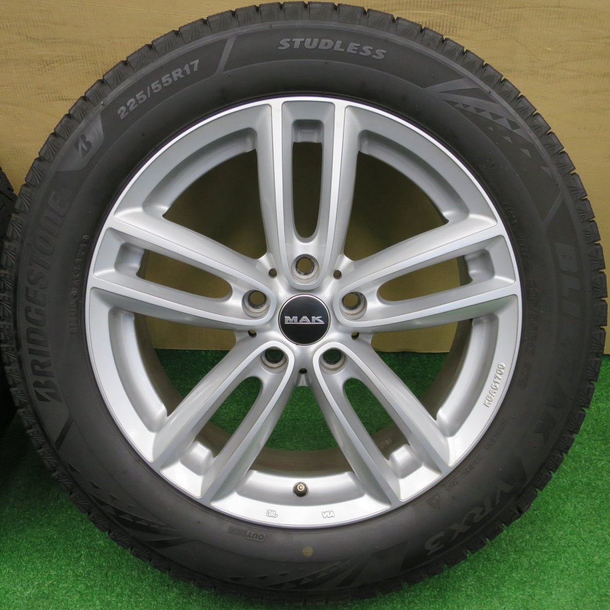 バリ溝！21年！9分★BMW MINI 等 MAK OXFORD 225/55R17 スタッドレス ブリヂストン ブリザック VRX3 オクスフォード 17インチ PCD112/5H★5121404NKス