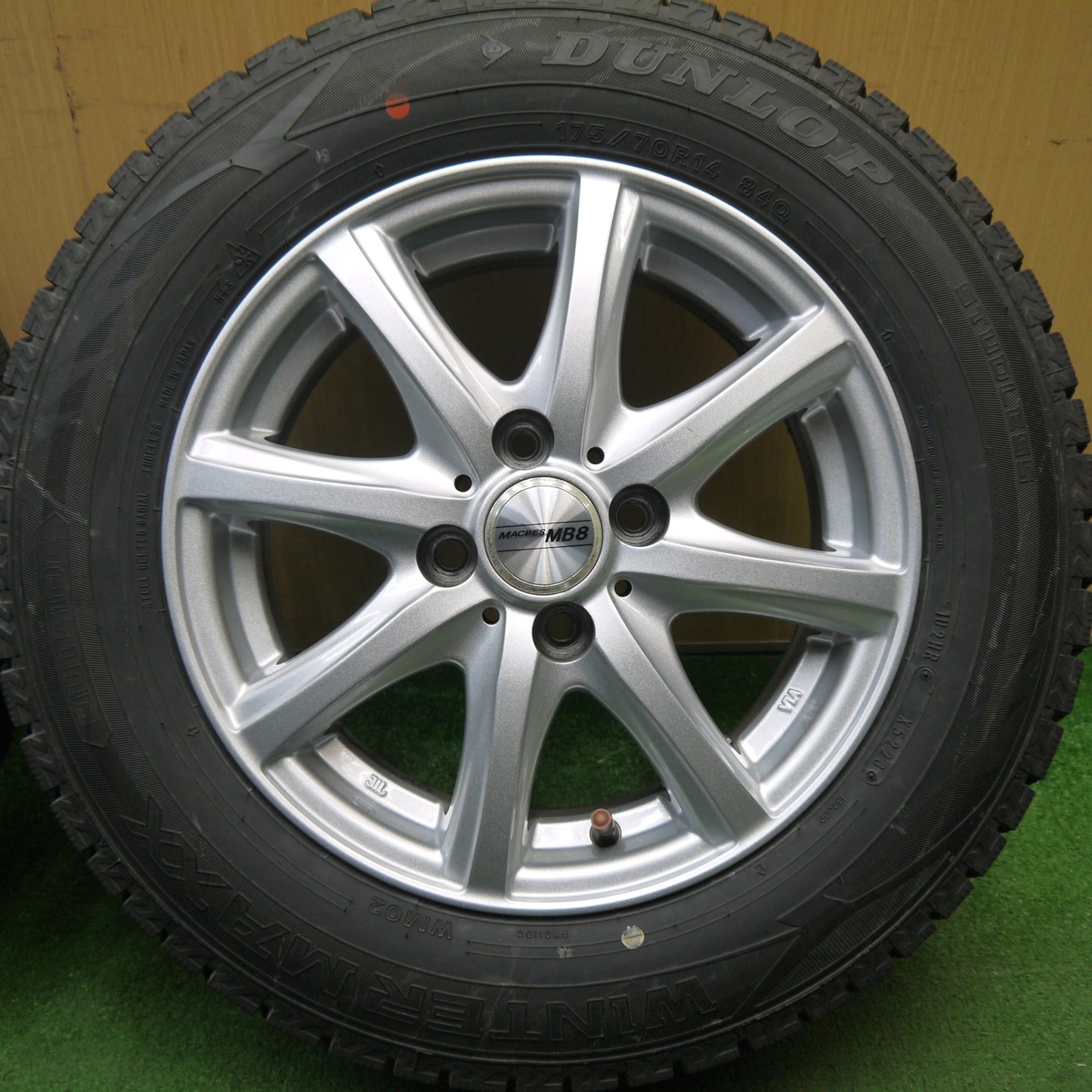 バリ溝！24年！9.5分★スタッドレス 175/70R14 ダンロップ ウインターマックス WM02 MACBES MB8 マクベス 14インチ PCD100/4H★6030304Hス