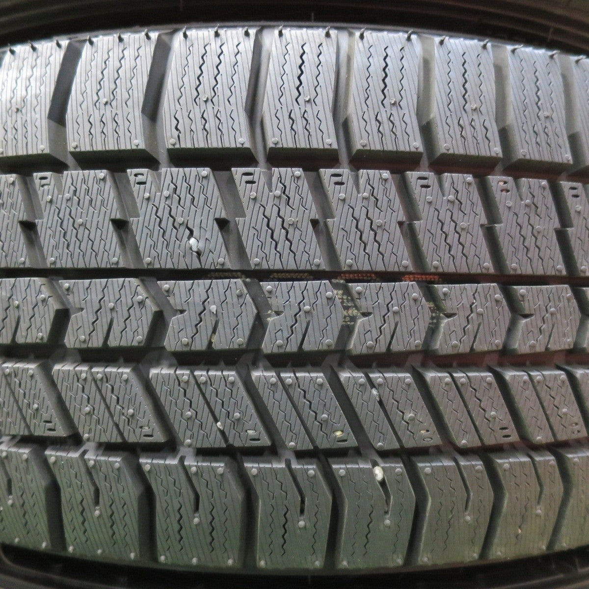 バリ溝！23年！キレイ！ほぼ10分★スタッドレス 215/60R17 グッドイヤー アイスナビ8 ravrion RS01 ラブリオン 17インチ PCD114.3/5H★4123012イス