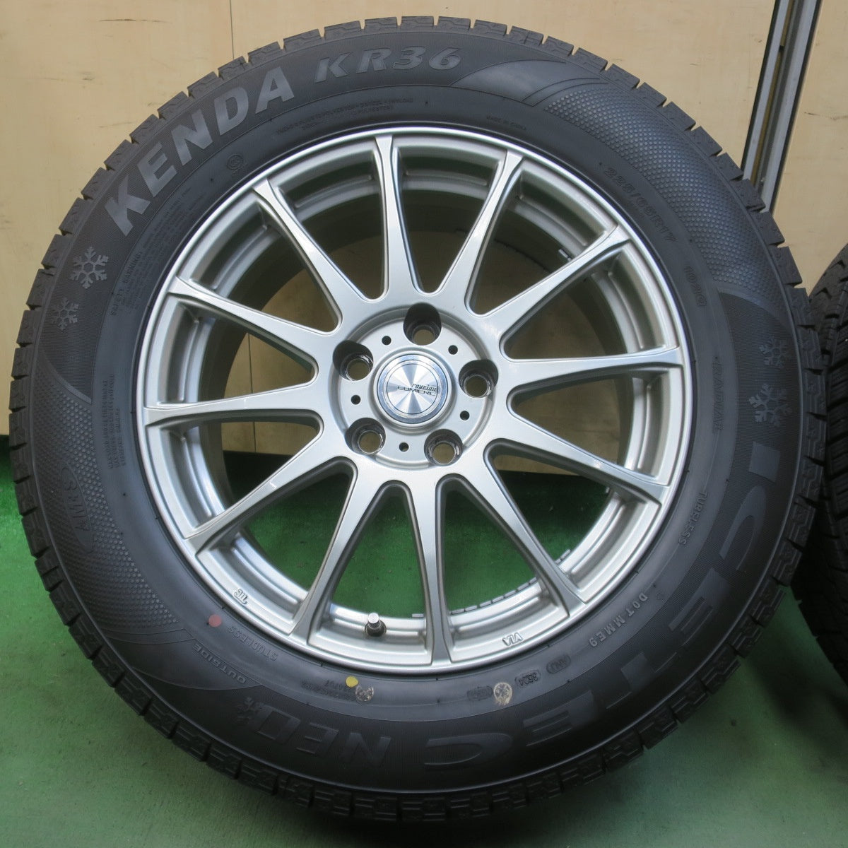 バリ溝！24年！キレイ！9.5分◎スタッドレス 225/65R17 ケンダ KR36 アイステック ネオ ravrion LUMIERE ラブリオン 17インチ PCD114.3/5H◎6100908イス
