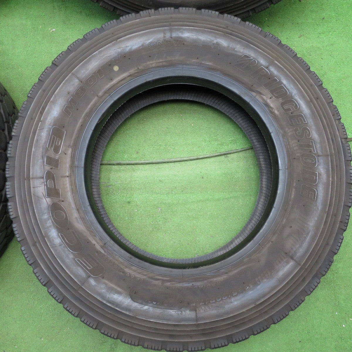 *送料無料* バリ溝！22年！9.5分★トラック タイヤ 225/80R17.5 123/122L ブリヂストン エコピア M801Ⅱ ミックス 17.5インチ★4033002KKスタ