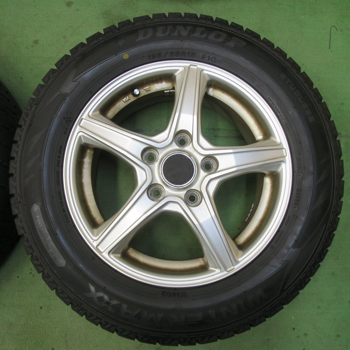 バリ溝！24年！9.5分以上★スタッドレス 195/65R15 ダンロップ ウインターマックス WM02 BALMINUM VR5 バルミナ 15インチ PCD114.3/5H★6020506イス