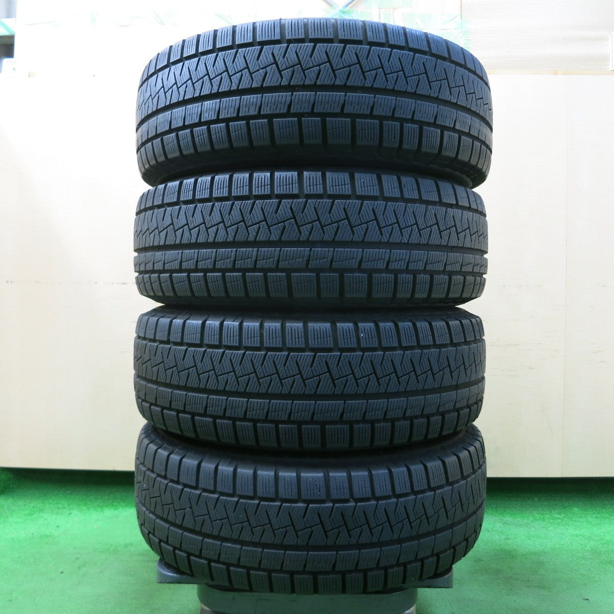 *送料無料* バリ溝！8.5分★スタッドレス 195/65R15 ピレリ アイスアシンメトリコ JOKER ジョーカー 15インチ PCD114.3/5H★4042912イス