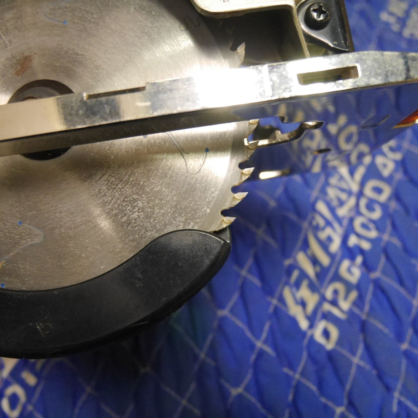 [送料無料] キレイ☆マキタ 147mm 電子 マルノコ 5332C 電動 工具 切断機 丸ノコ 丸のこ 丸鋸 makita 木工用 100V☆