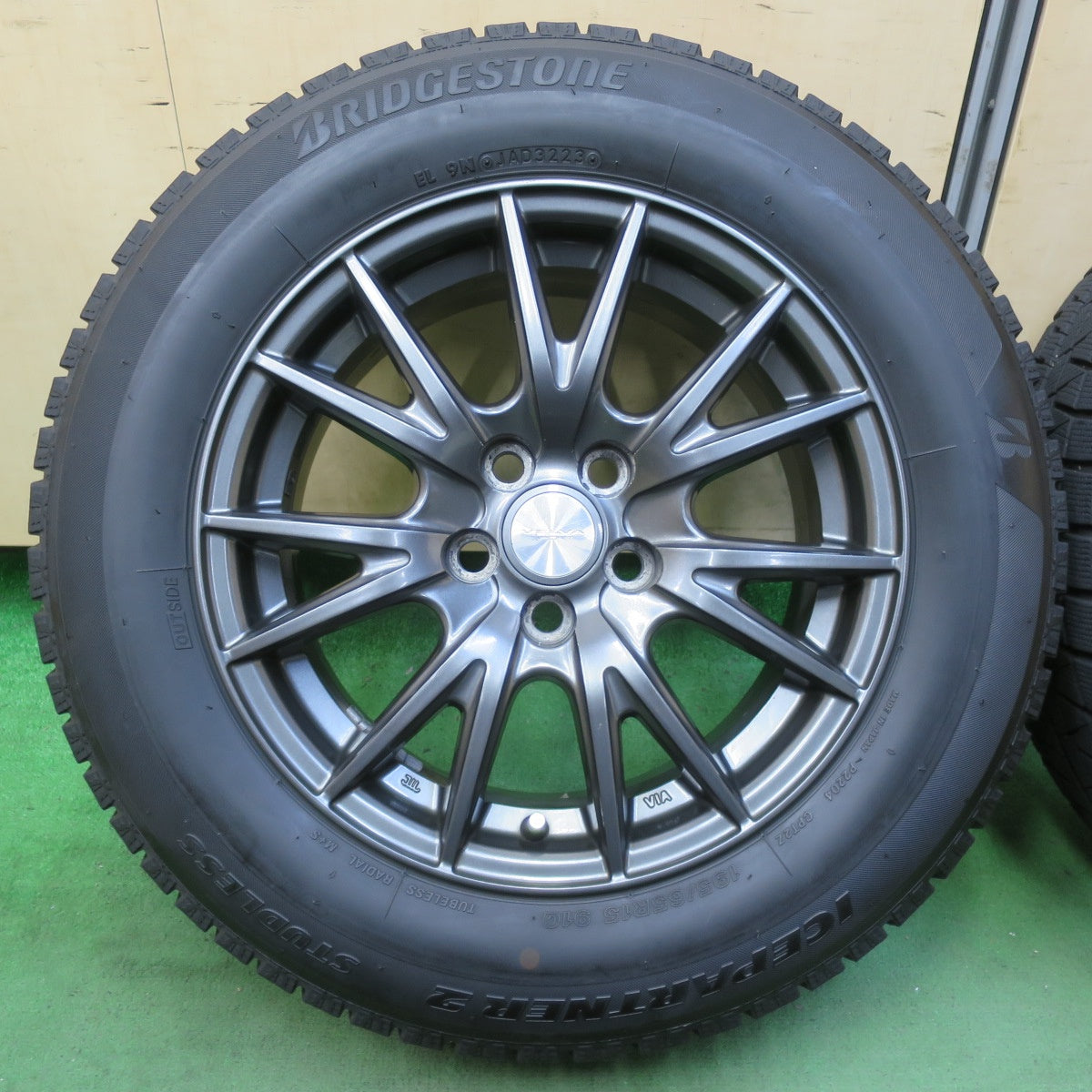 バリ溝！23年！キレイ！9.5分★プリウス 等 195/65R15 スタッドレス ブリヂストン アイスパートナー2 VELVA SPORT ヴェルヴァ 15インチ PCD100/5H★5080606イス