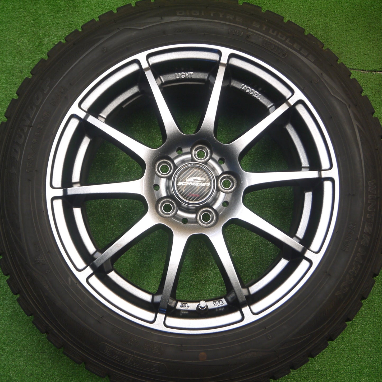 [送料無料] バリ溝！キレイ！9分★シエンタ等 185/60R15 スタッドレス ダンロップ ウインターマックス WM01 SCHNEIDER シュナイダー PCD100/5H★4103002Hス