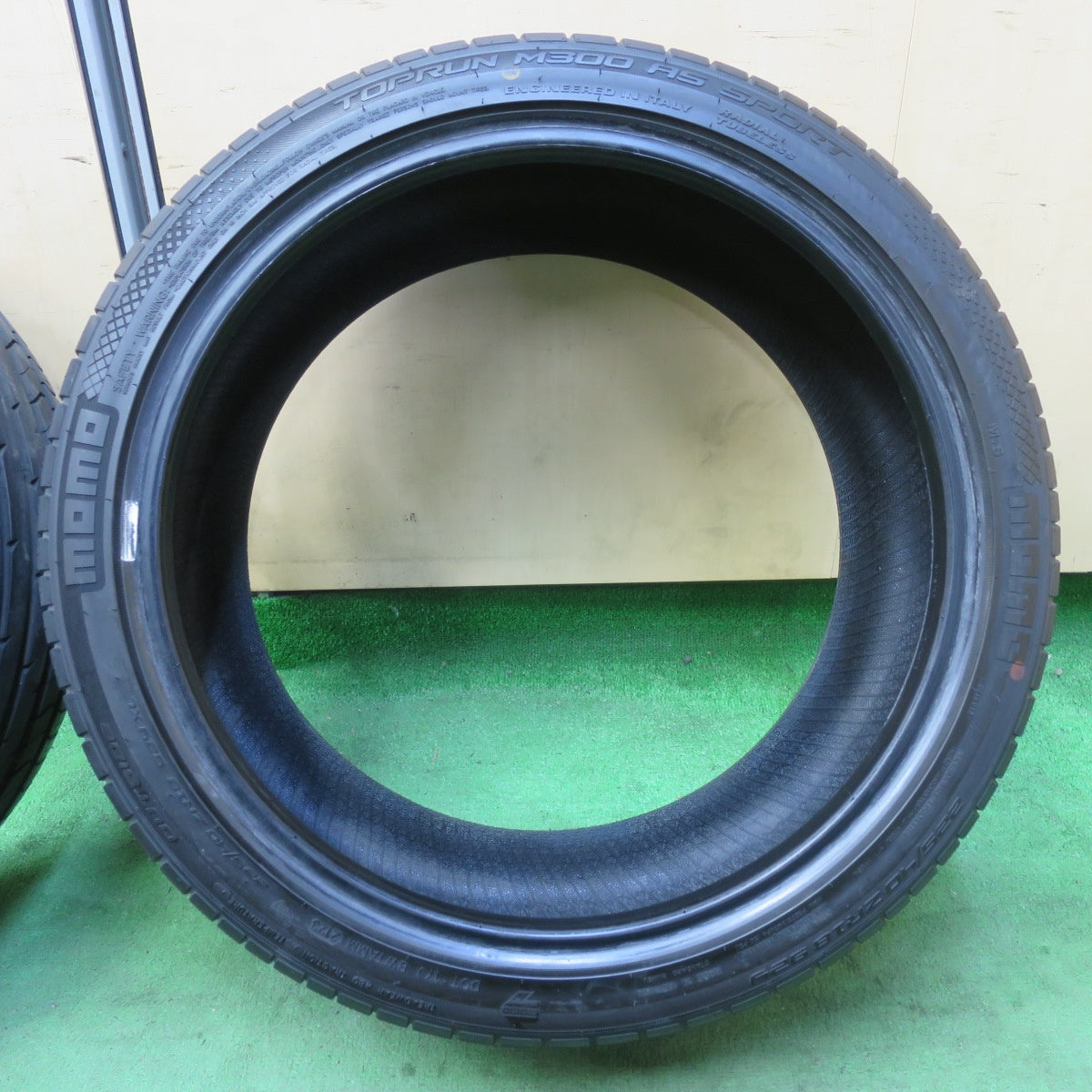 バリ溝！23年！9.5分★225/40R18 モモ TOPRUN M300 AS SPORT タイヤ 18インチ 86 BRZ プリウス カローラ インプレッサ 等★5041812イノタ