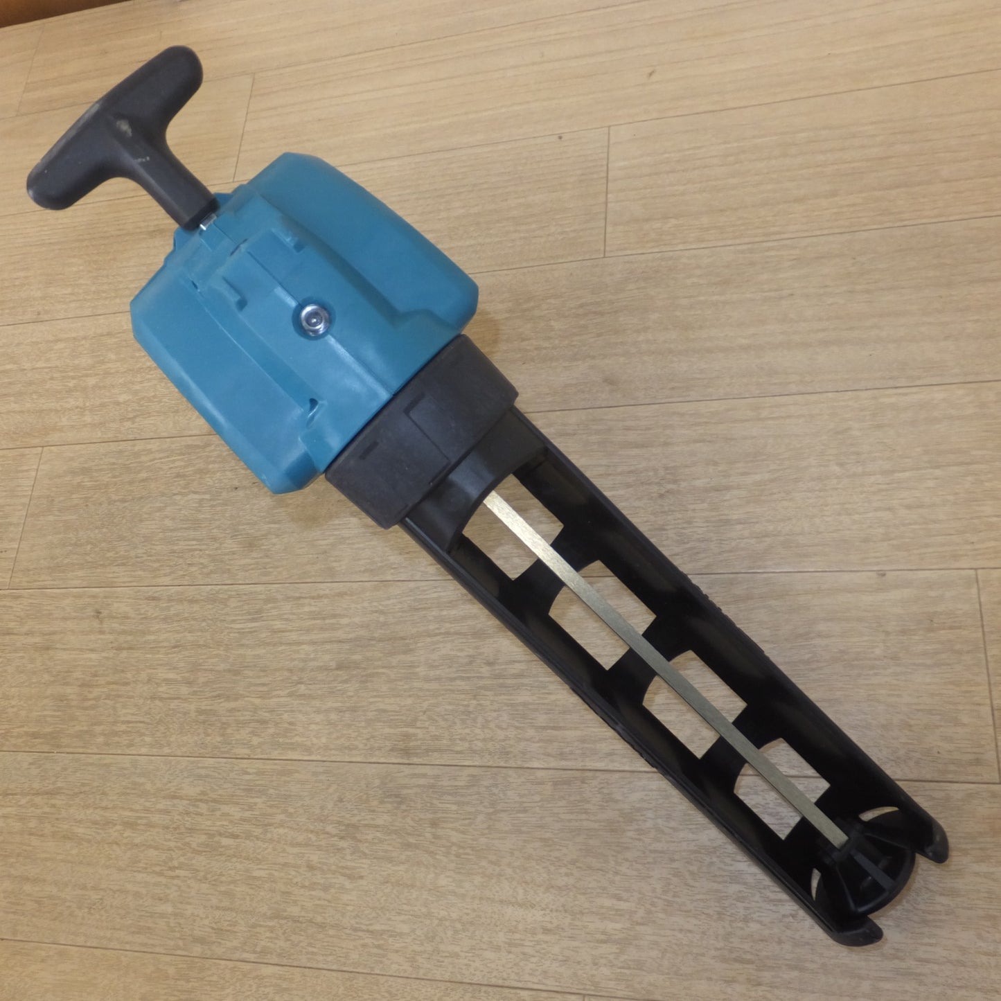 [送料無料] キレイ★マキタ makita 充電式コーキングガン CG180D 18V 本体のみ　セフティゴーグル 195246-2 付★
