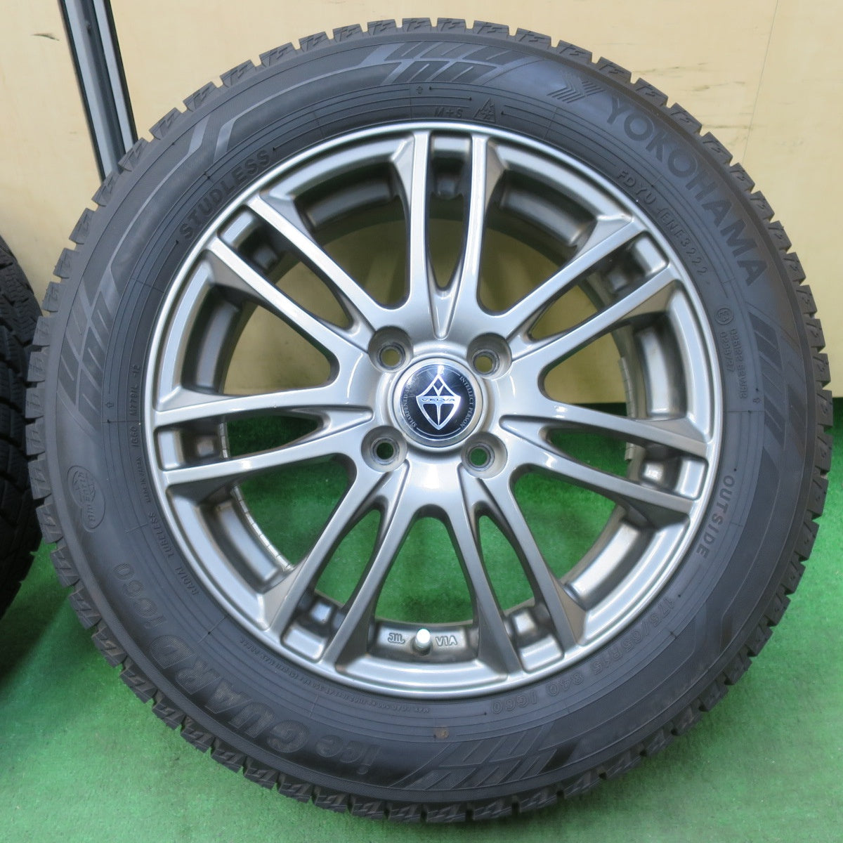 [送料無料] バリ溝！22年！9.5分★スタッドレス 175/65R15 ヨコハマ アイスガード iG60 VELVA ヴェルヴァ 15インチ PCD100/4H★4112006イス