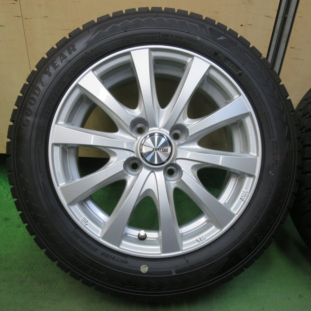 超バリ溝！23年！キレイ！ほぼ10分★スタッドレス 165/65R14 グッドイヤー アイスナビ8 ravrion RS01 ラブリオン 14インチ PCD100/4H★5120611イス