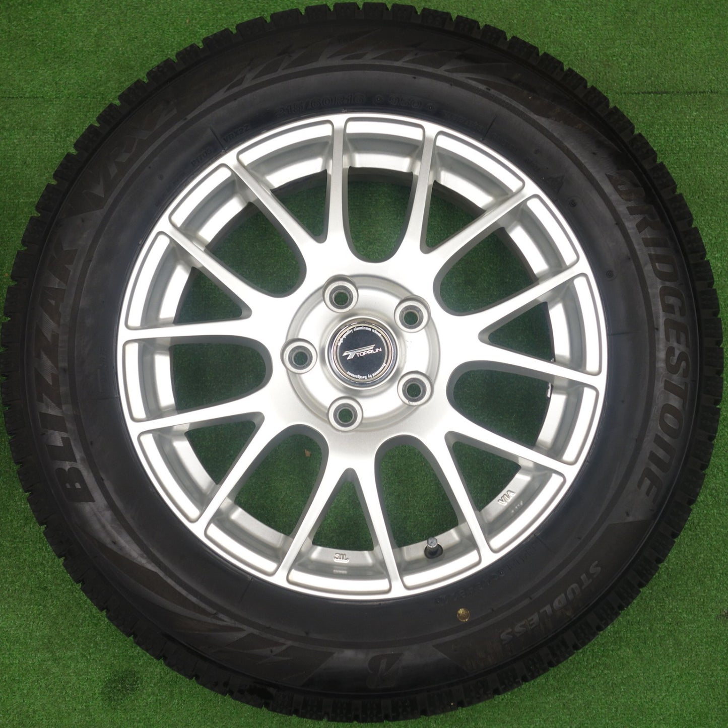 バリ溝！22年！キレイ！9.5分★スタッドレス 215/60R16 ブリヂストン ブリザック VRX2 TOPRUN トップラン 16インチ PCD114.3/5H★6020906KTス