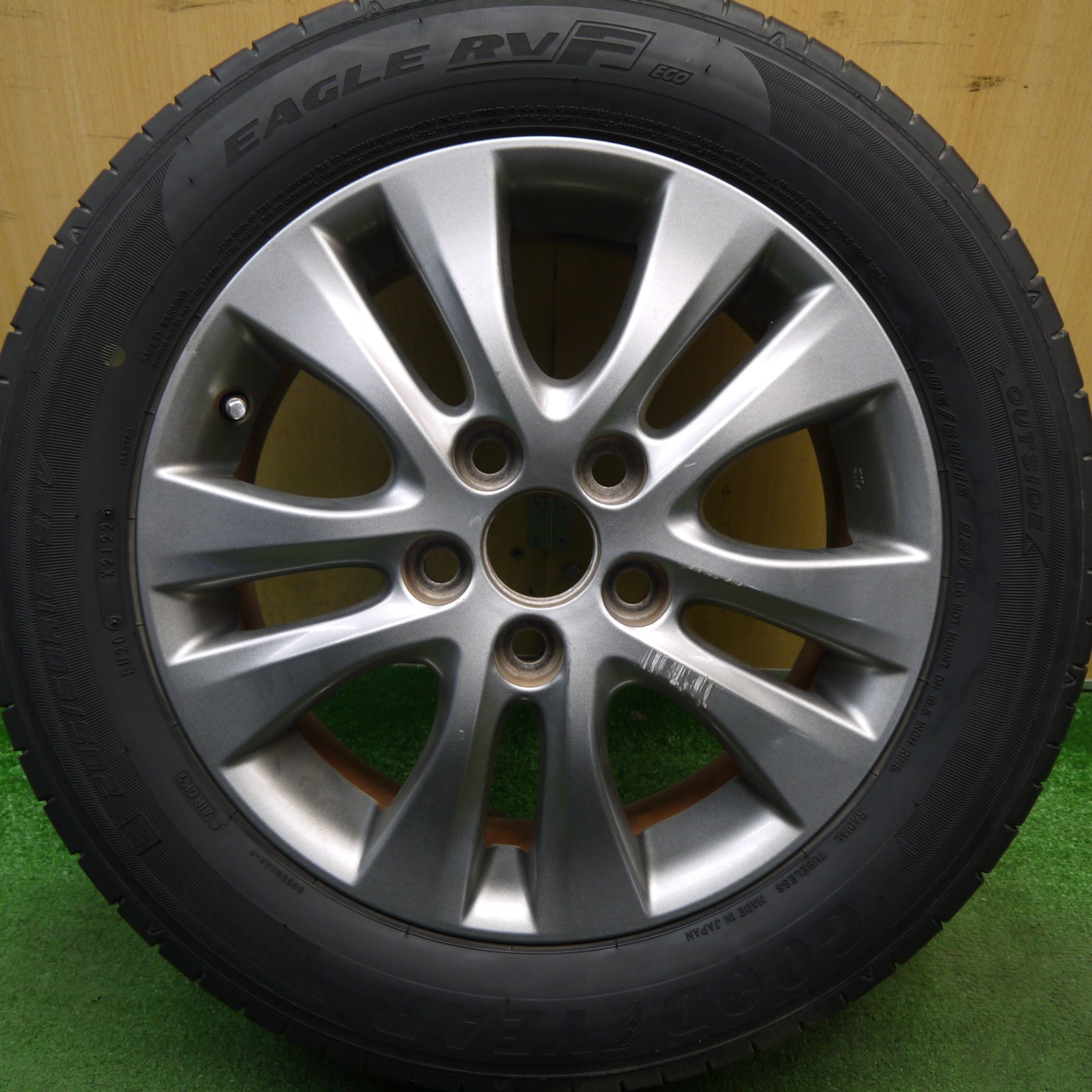 バリ溝！9分トヨタ 70系 ノア ヴォクシー 純正 205/60R16 スタッドレス