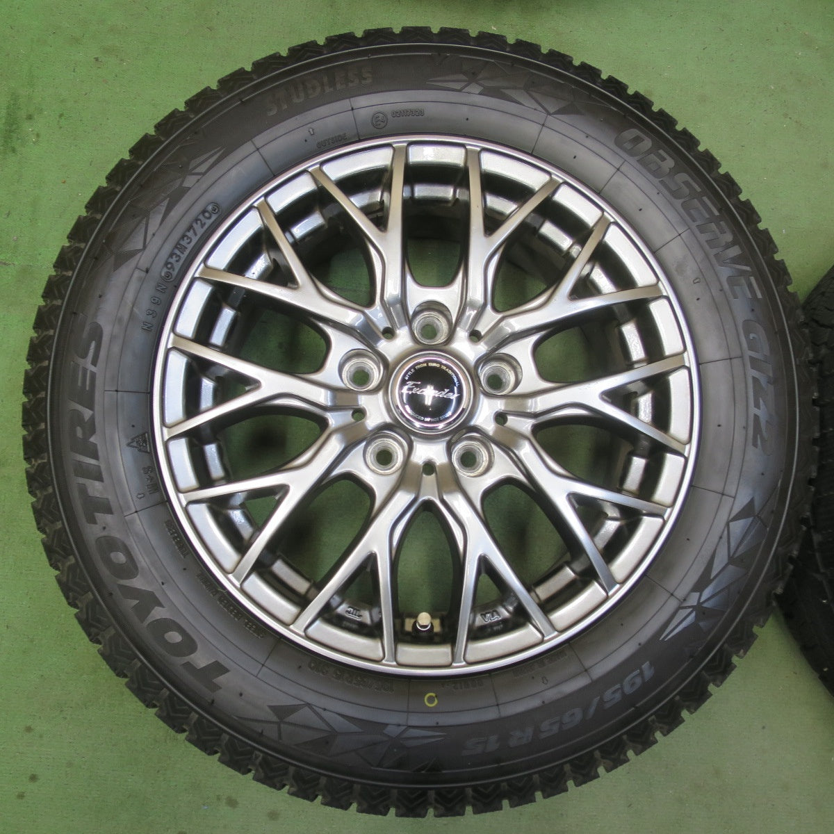 バリ溝！キレイ！9.5分★スタッドレス 195/65R15 トーヨー オブザーブ GIZ2 Exceeder エクシーダー 15インチ PCD114.3/5H★6060411イス