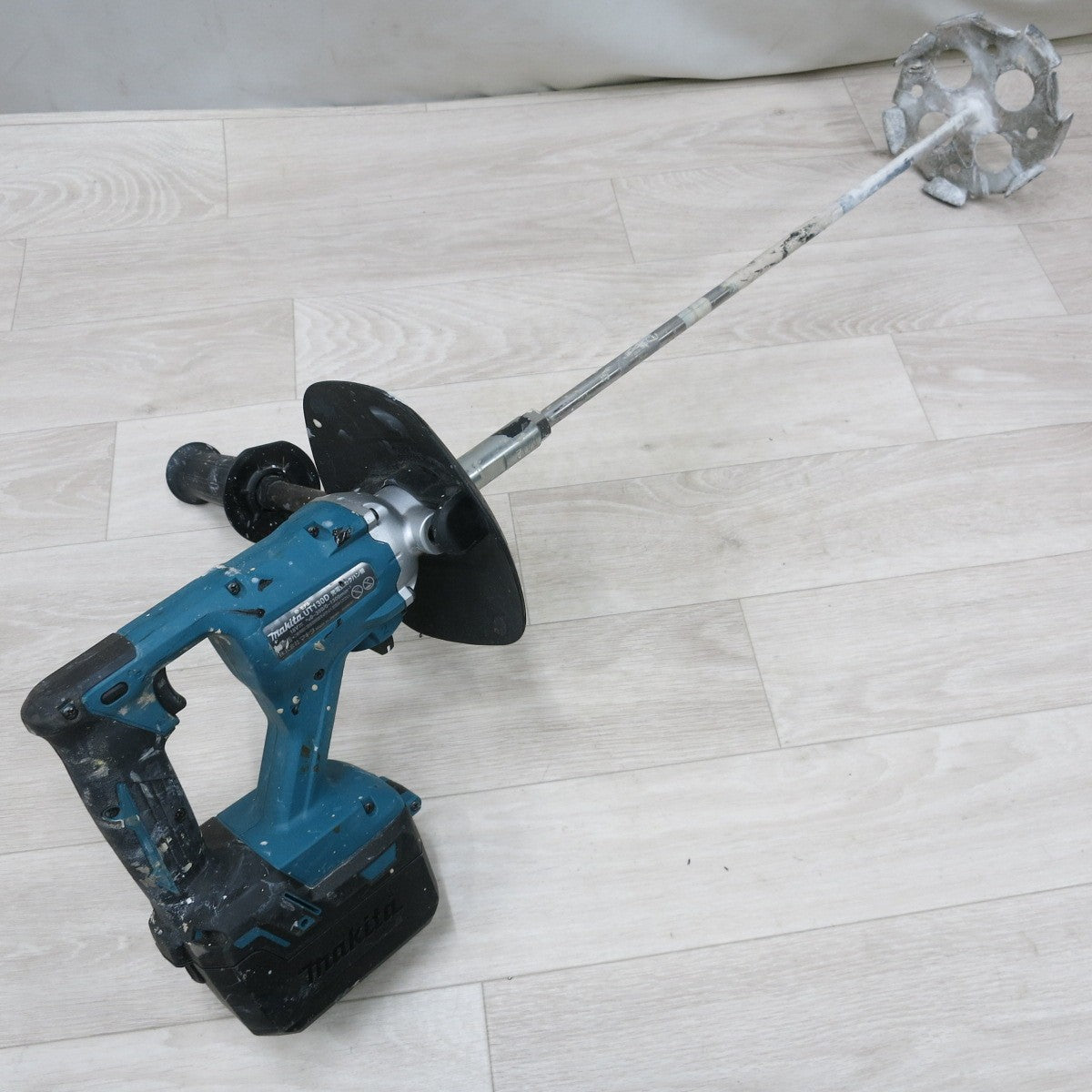 [送料無料] ◆makita マキタ 充電式カクハン機 UT130D 18V 撹拌機 電動工具 本体のみ◆