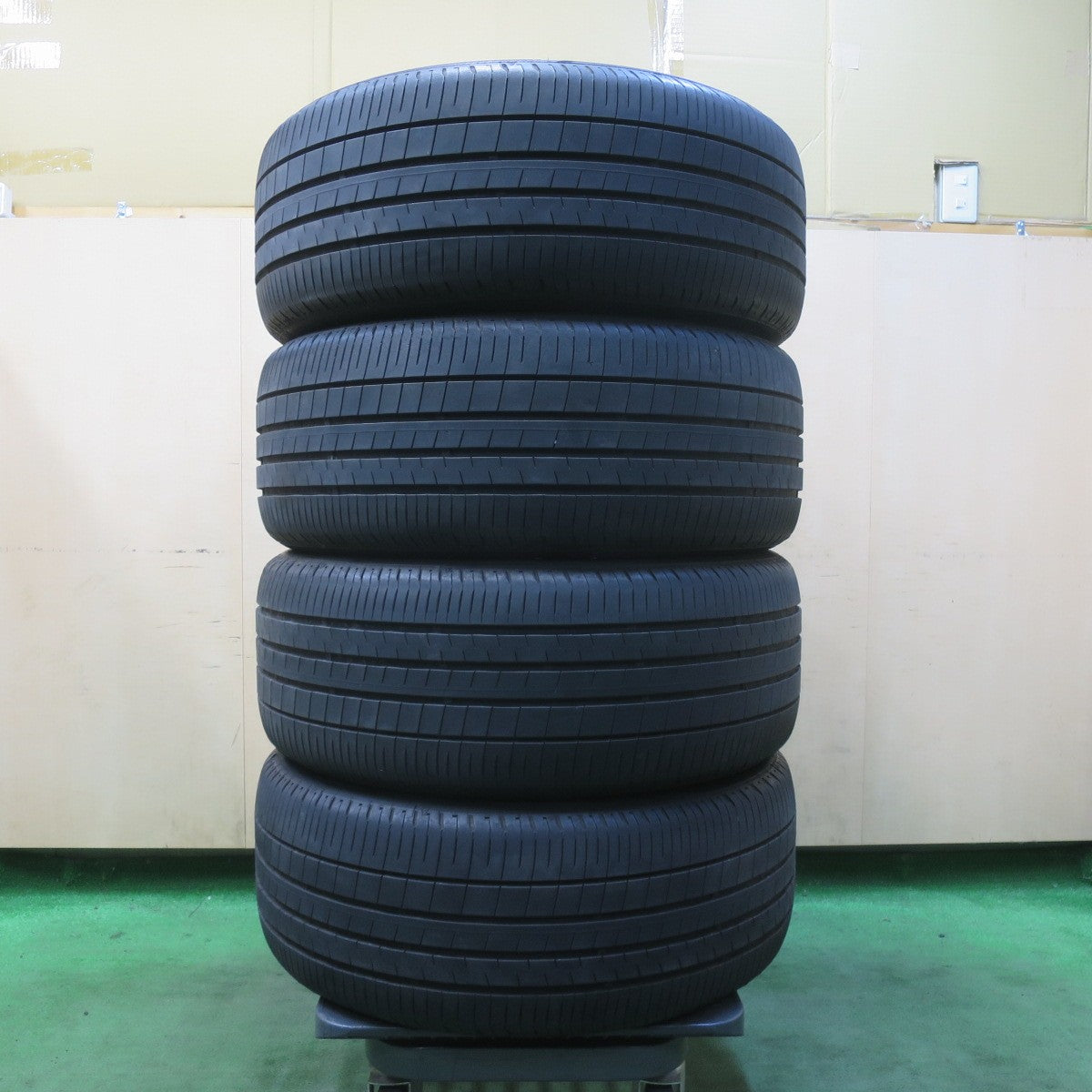 バリ溝！22年！9分★235/50R18 ダンロップ VEURO VE304 タイヤ 18インチ レクサス LS アルファード ヴェルファイア 等★5122019イノタ