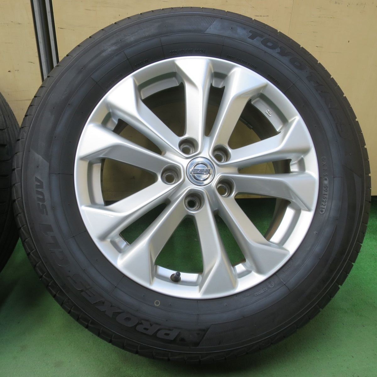 バリ溝！キレイ！9.5分★日産 T32 エクストレイル 純正 225/65R17 トーヨー プロクセス CL1 SUV グッドイヤー ASSURANCE CS FUEL MAX 17インチ PCD114.3/5H★6040406イノ
