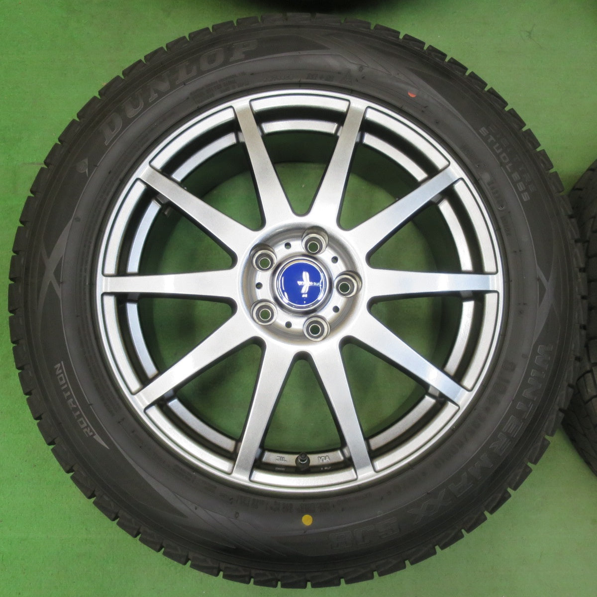 [送料無料] バリ溝！23年！キレイ！9.5分★スタッドレス 235/60R18 ダンロップ ウインターマックス SJ8 SJ8+ WINNERS ウィナーズ 18インチ PCD114.3/5H★5031502イス