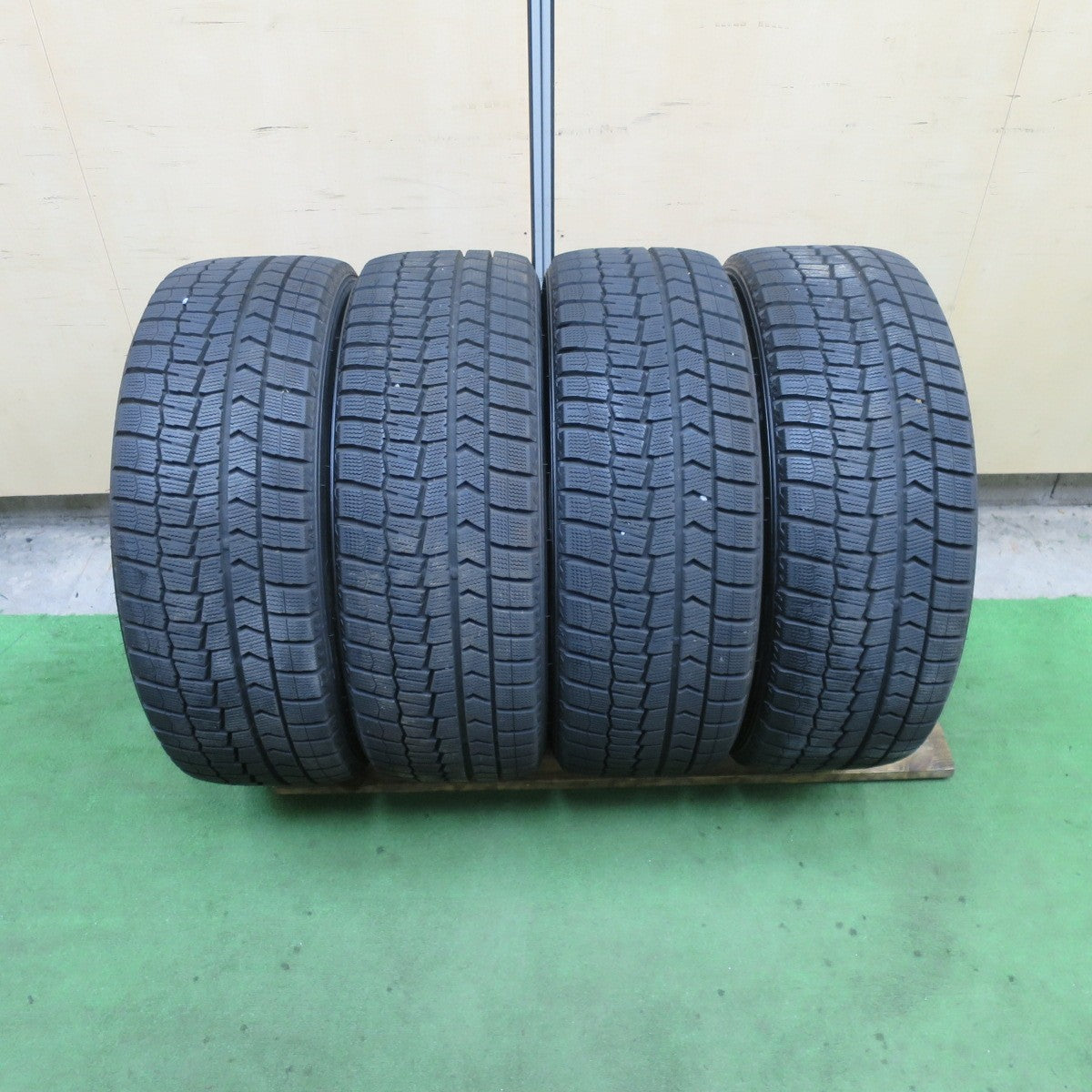 バリ溝！22年！キレイ！9.5分★ベンツ 等 EUROTECH STAGE TW15 225/45R18 スタッドレス ダンロップ ウインターマックス WM02 18インチ ユーロテック ステージ PCD112/5H★6022401TTス