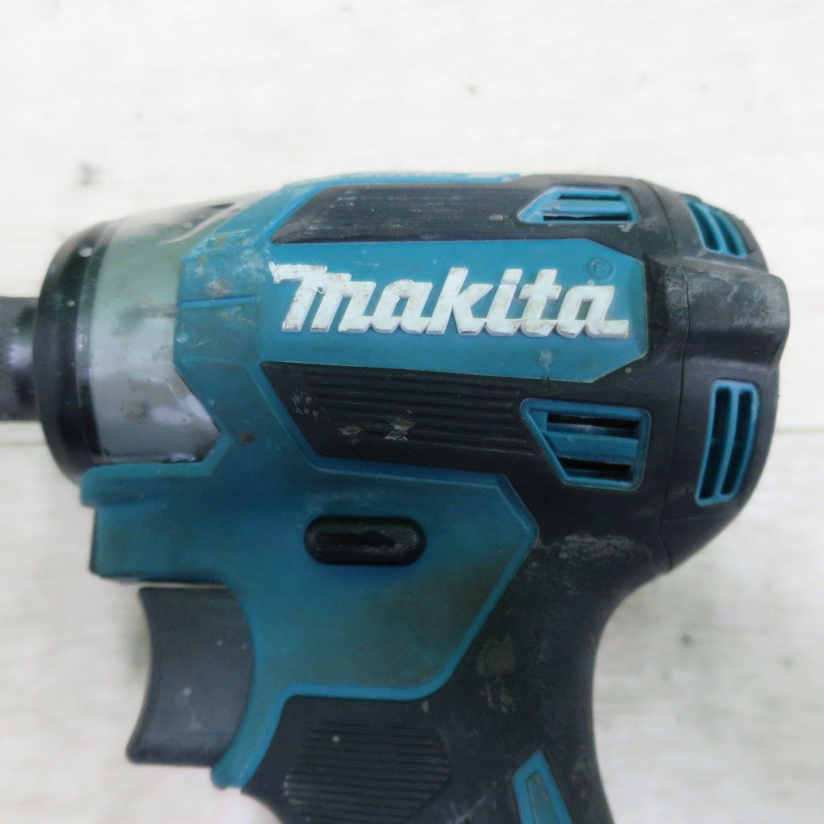[送料無料] ☆マキタ 充電式 インパクト ドライバ 18V 6.0Ah TD173D バッテリー 付き 電動 工具☆