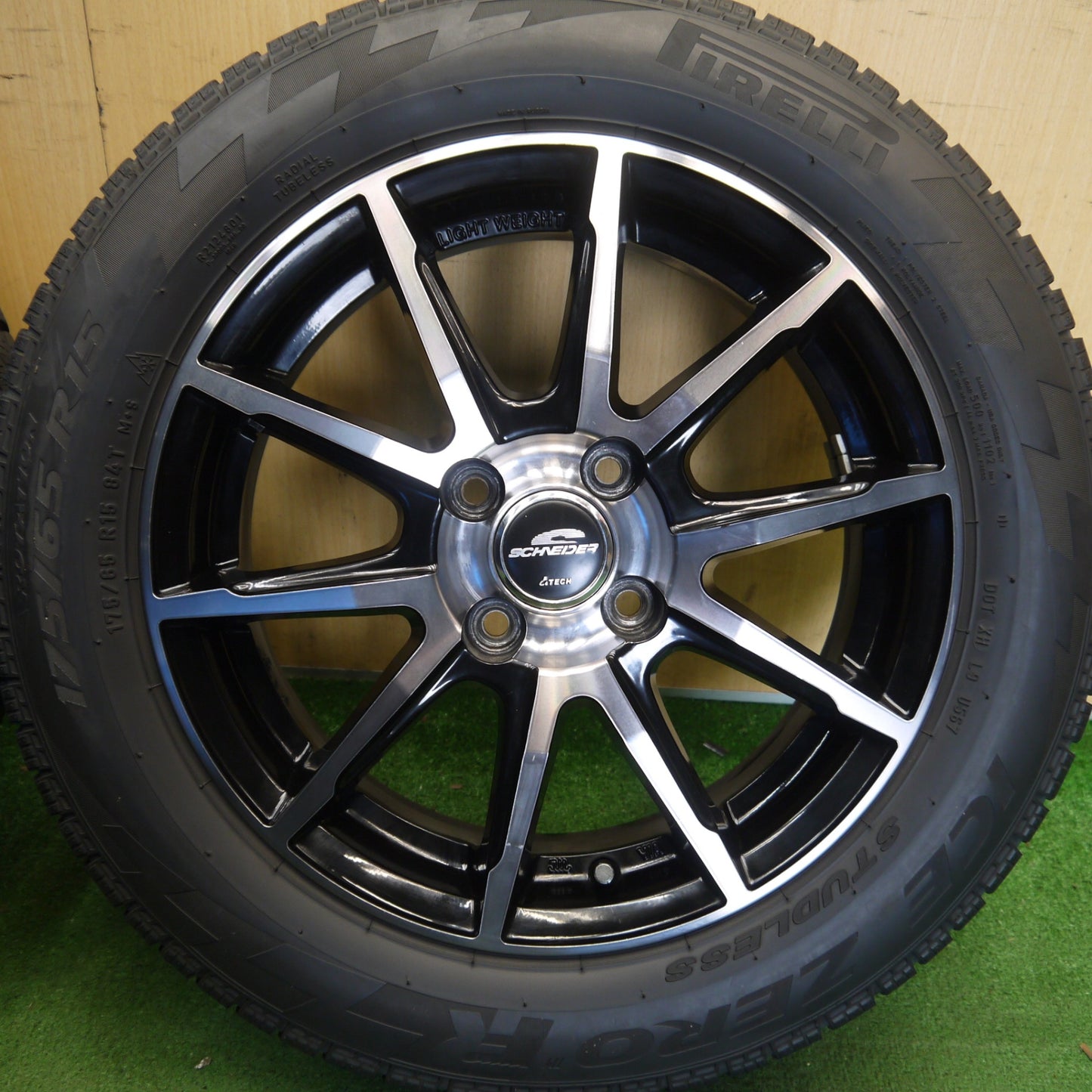 キレイ◎スタッドレス 175/65R15 ピレリ アイスゼロ FR SCHNEIDER ATECH シュナイダー 15インチ PCD100/4H◎6070806Hス