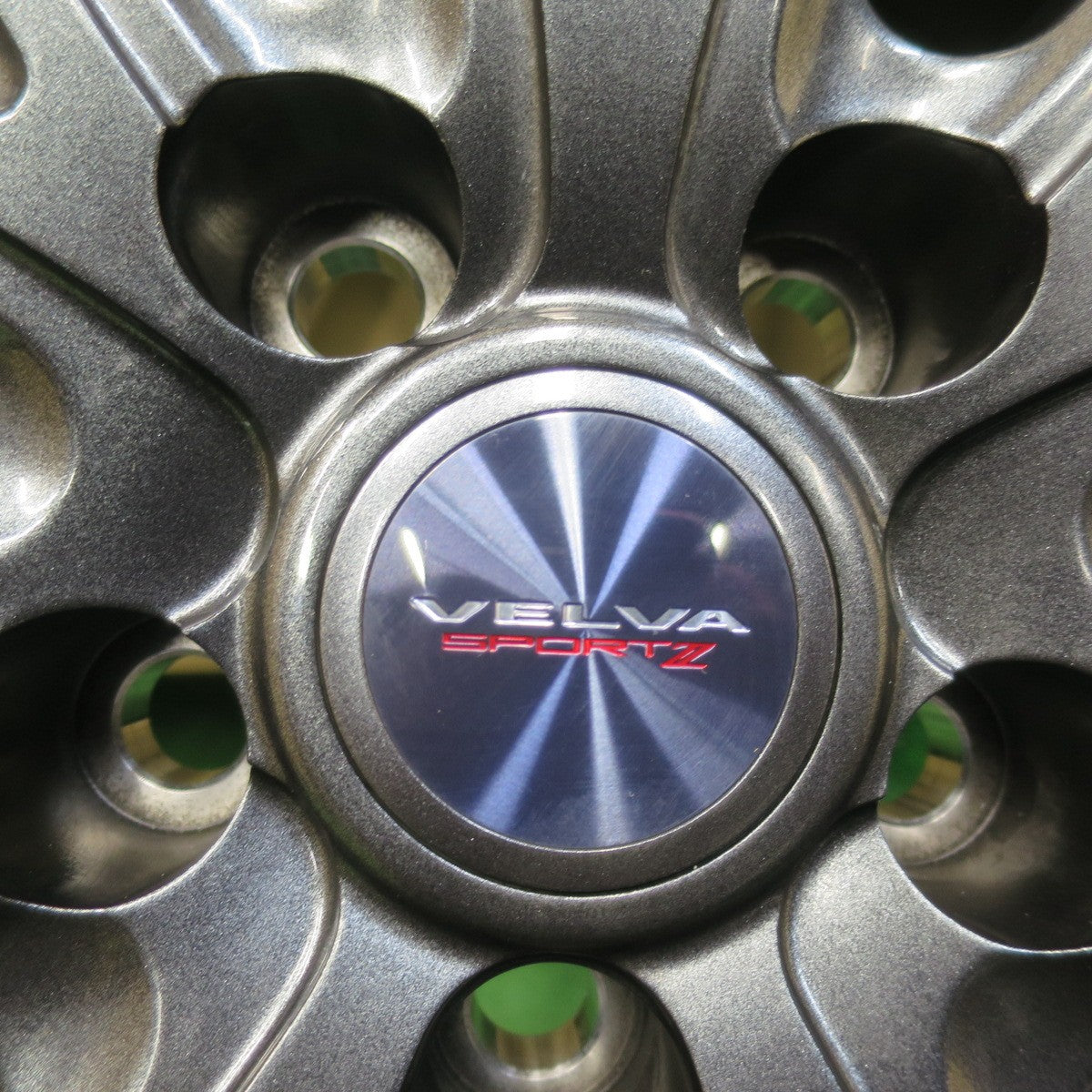 バリ溝！24年！キレイ！ほぼ10分★スタッドレス 205/60R16 ピレリ アイスゼロ アシンメトリコ VELVA SPORTZ ヴェルヴァ 16インチ PCD114.3/5H★5122901イス