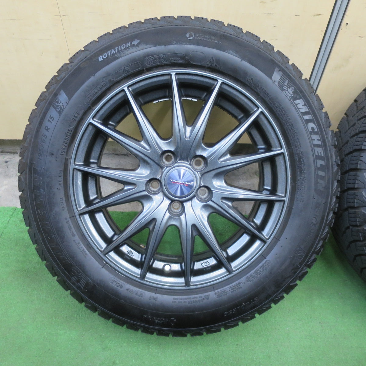 バリ溝！24年！キレイ！ほぼ10分★プリウス 等 195/65R15 スタッドレス ミシュラン X-ICE SNOW VELVA SPORTZ ヴェルヴァ 15インチ PCD100/5H★6021905TTス
