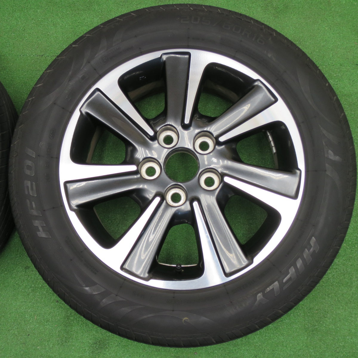 バリ溝！24年！9分★トヨタ 80系 ノア ヴォクシー 純正 205/60R16 ハイフライ HF201 16インチ PCD114.3/5H★6041209NKノ