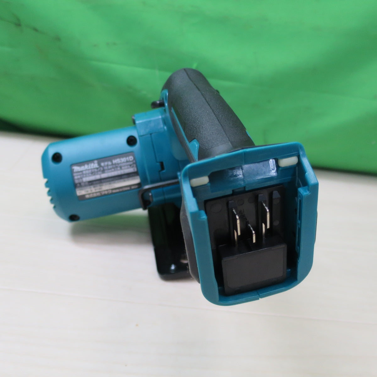 [送料無料] 美品☆マキタ 85mm 充電式 マルノコ HS301D バッテリー BL1015 電動 工具 切断機 丸のこ 丸ノコ 丸鋸 makita 10.8V 木工用☆