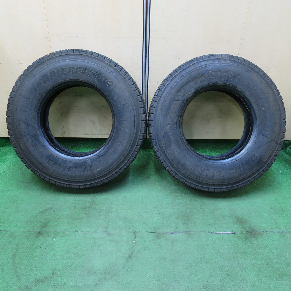 [送料無料] バリ溝！23年！8.5分★トラック タイヤ 225/90R17.5 127/125L ブリヂストン M888 Z ミックス オールシーズン 17.5インチ★5011508イノタ
