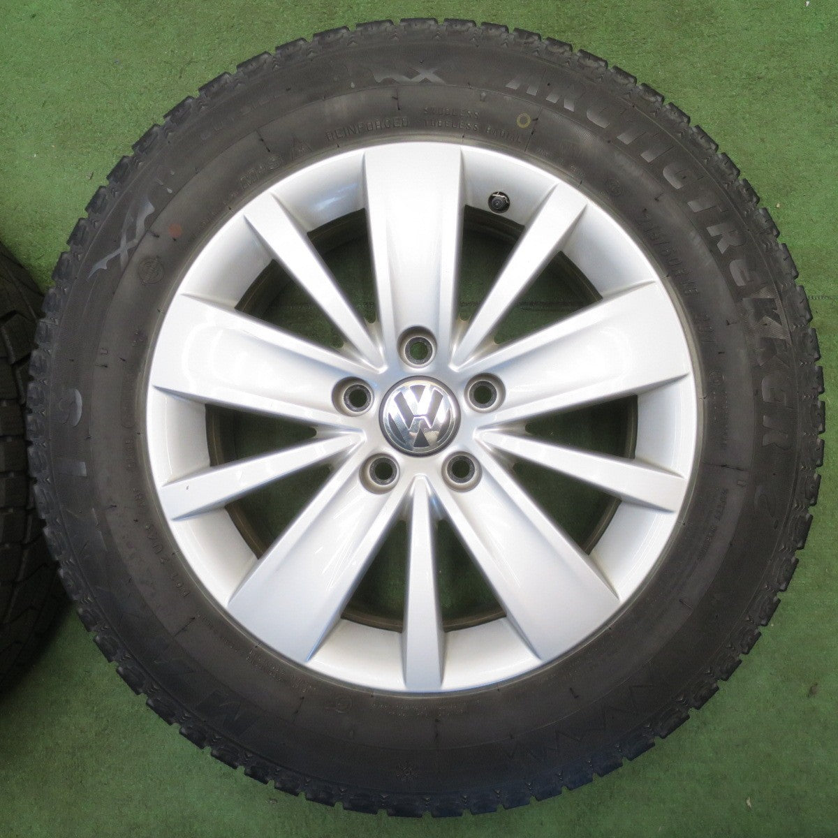バリ溝！キレイ！9.5分★ワーゲン シャラン 純正 215/60R16 スタッドレス アイリンク ウインター IL868 マキシス アークティックトレッカー 16インチ PCD112/5H★6051903NJス