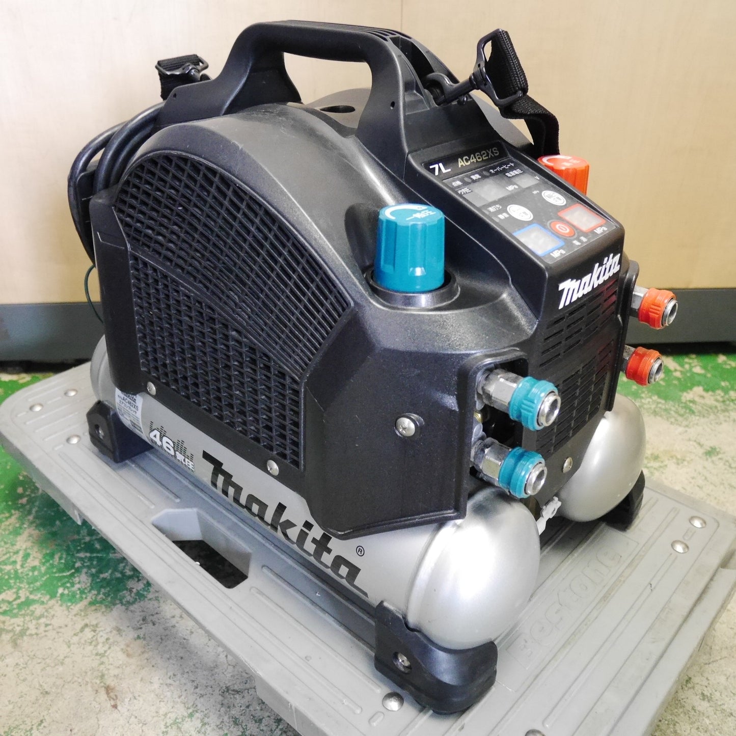 [送料無料] キレイ☆マキタ エアコンプレッサ AC462XS 50-60Hz エアー ツール 工具 黒 ブラック 高圧 両用 Makita☆