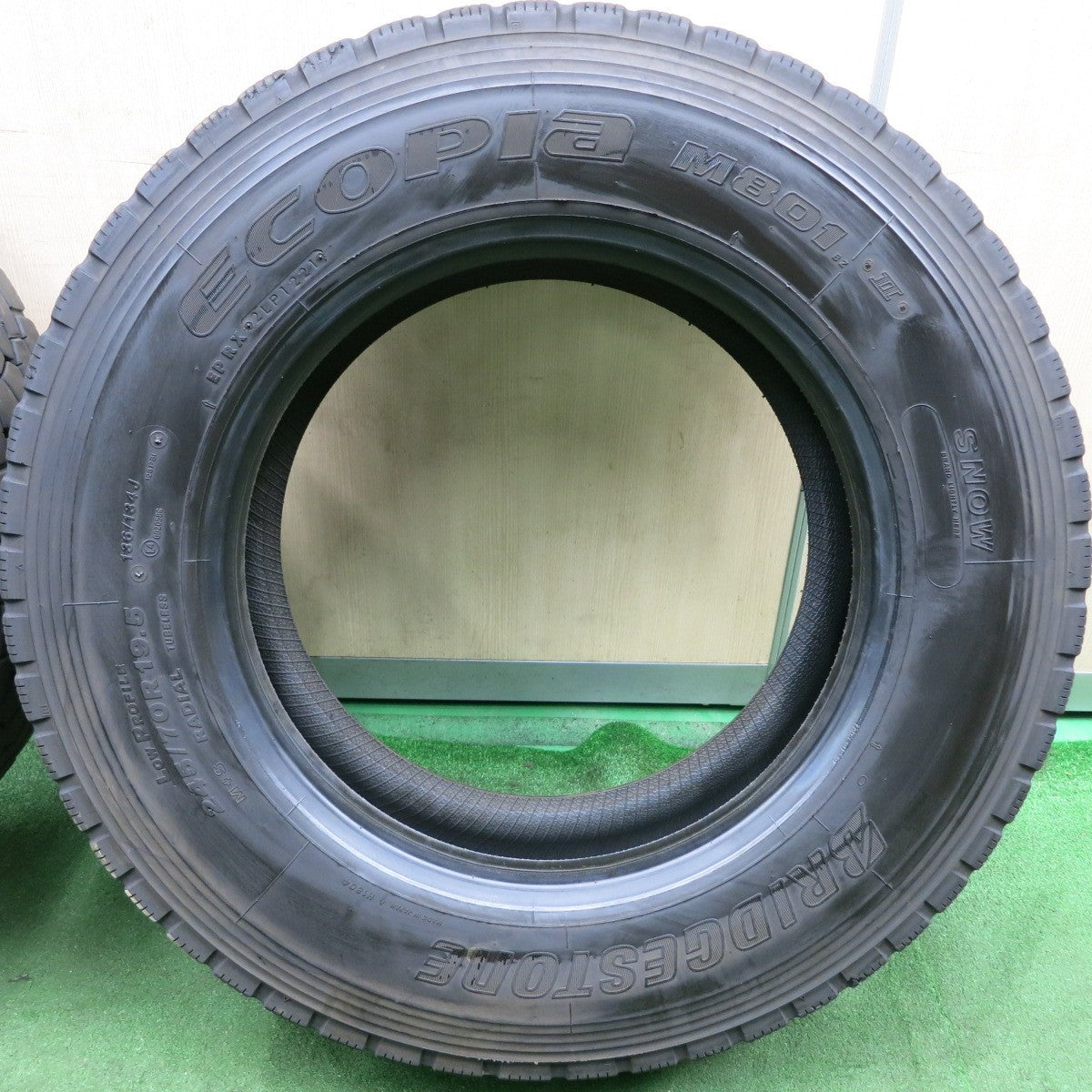 *送料無料* バリ溝！22年！9分★トラック タイヤ 245/70R19.5 136/134J ブリヂストン エコピア M801Ⅱ ミックス オールシーズン 19.5インチ★4071008HAノタ