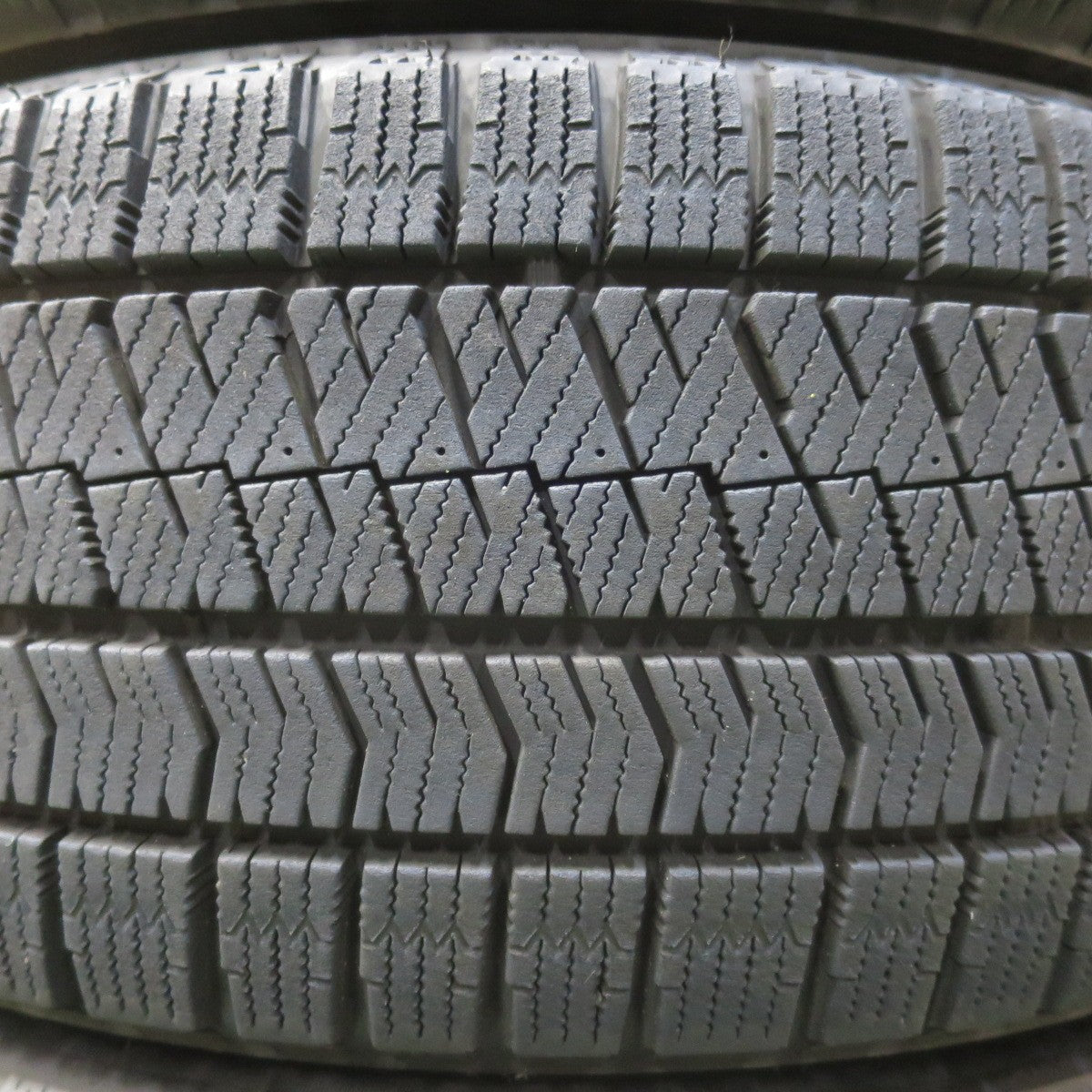 バリ溝！23年！キレイ！9.5分★プリウス 等 215/45R17 スタッドレス ブリヂストン ブリザック VRX2 BALMINUM AR12 バルミナ 17インチ PCD100/5H★6020505イス