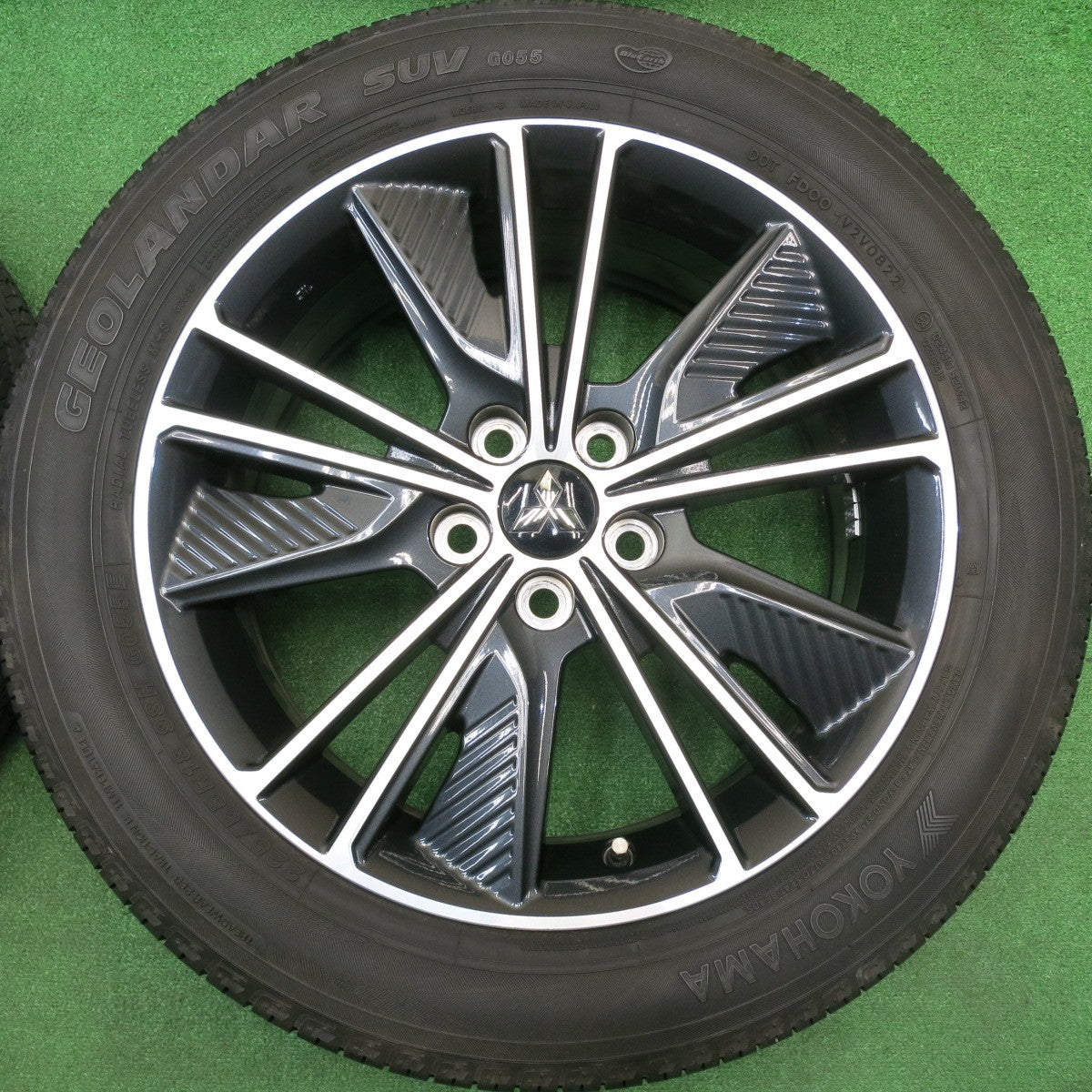 バリ溝！22年！キレイ！9.5分★三菱 デリカ D:5 アーバンギア 純正 225/55R18 ヨコハマ ジオランダー SUV G055 G055E 18インチ D5 PCD114.3/5H★5110805HAノ