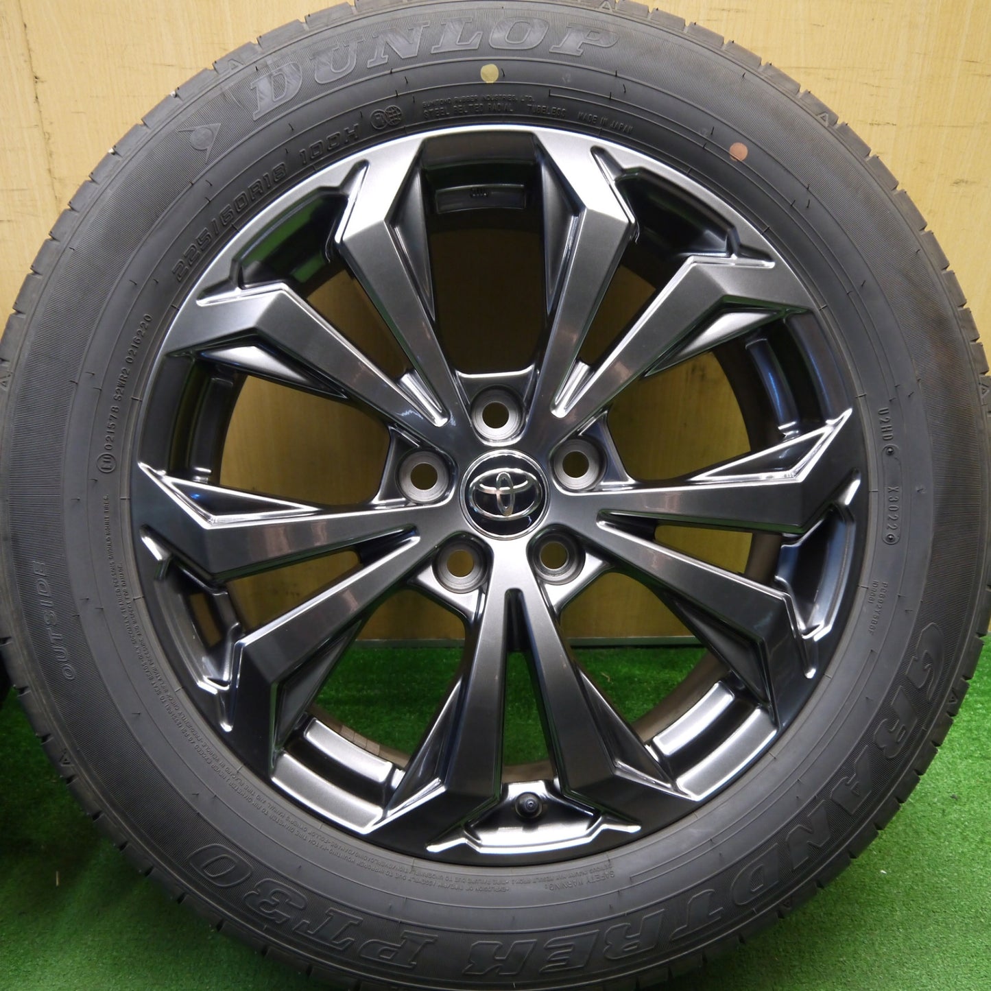 バリ溝！22年！美品！9分★トヨタ RAV4 純正 225/60R18 ダンロップ グラントレック PT30 18インチ PCD114.3/5H★5042502Hノ