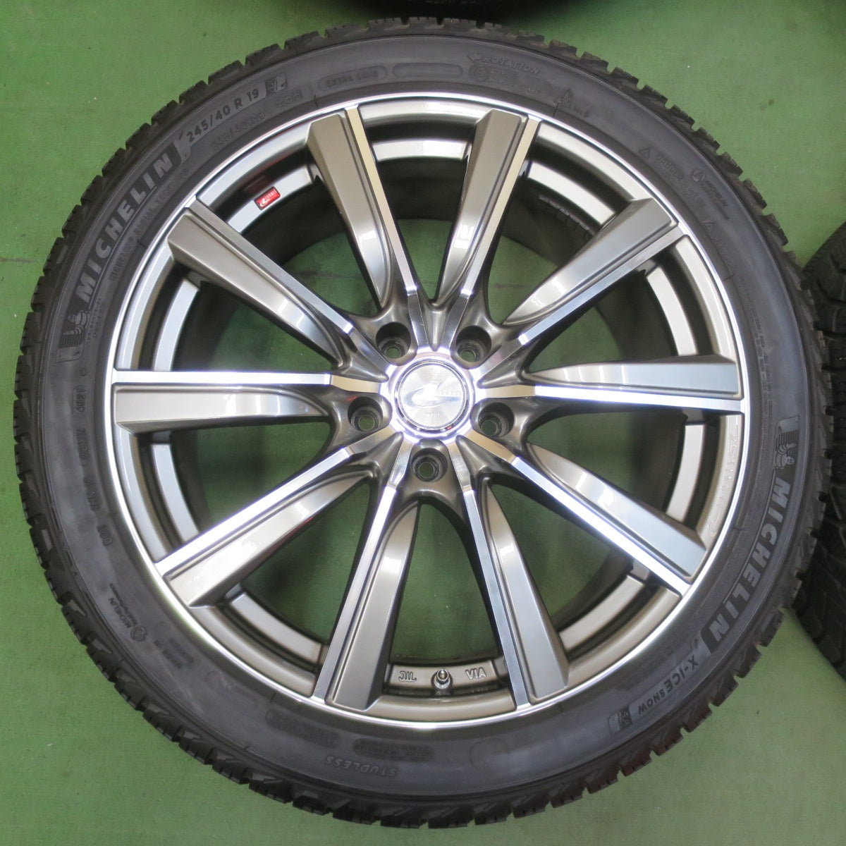 バリ溝！21年！9.5分★LEONIS SL 245/40R19 スタッドレス ミシュラン X-ICE SNOW レオニス 19インチ PCD114.3/5H★5120903イス