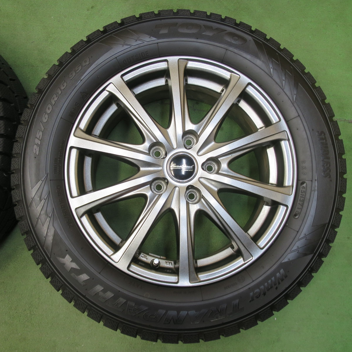 ほぼ未使用！キレイ★スタッドレス 215/60R16 トーヨー ウインター トランパス TX EuroSpeed MANARAY SPORT ユーロスピード 16インチ PCD114.3/5H★5120907イス