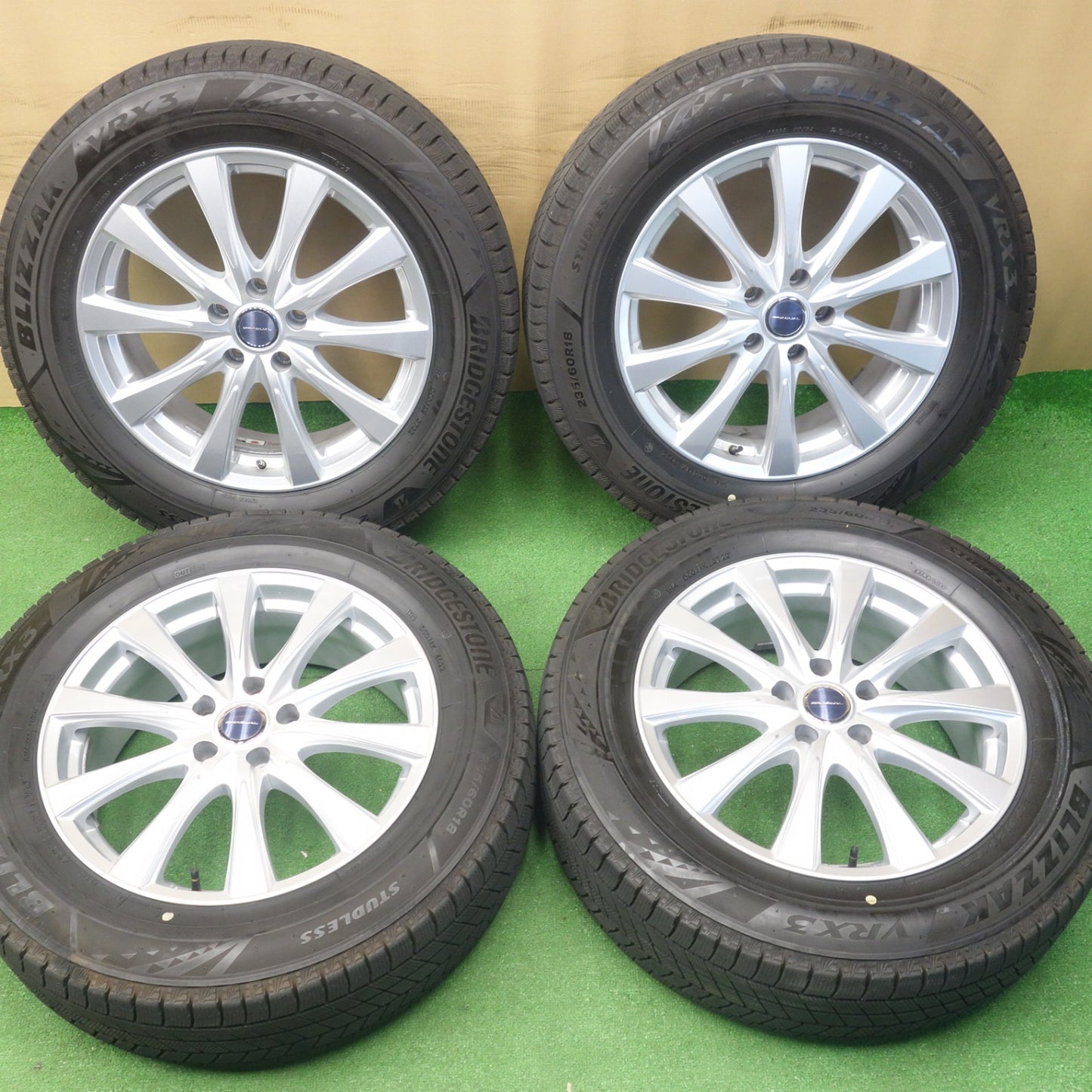 バリ溝！22年！キレイ！9.5分★スタッドレス 235/60R18 ブリヂストン ブリザック VRX3 GRADUAL グラデュアル 18インチ PCD114.3/5H★6042902KTス