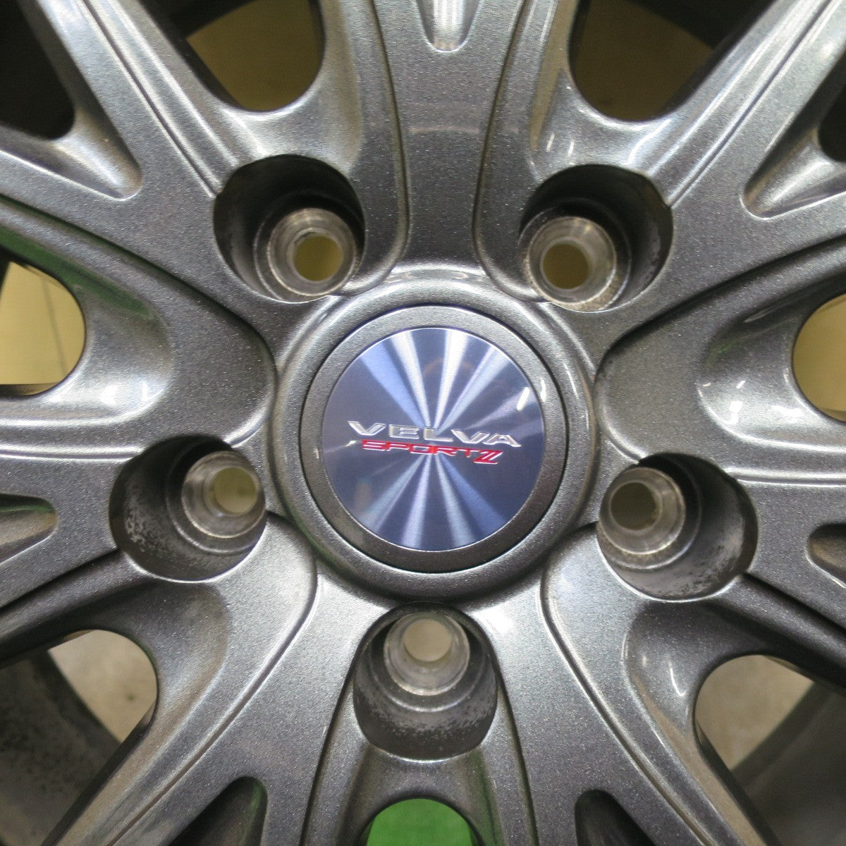 バリ溝！22年！キレイ！9.5分★スタッドレス 215/60R16 ブリヂストン ブリザック VRX2 VELVA SPORTZ ヴェルヴァ 16インチ PCD114.3/5H★5051802TTス